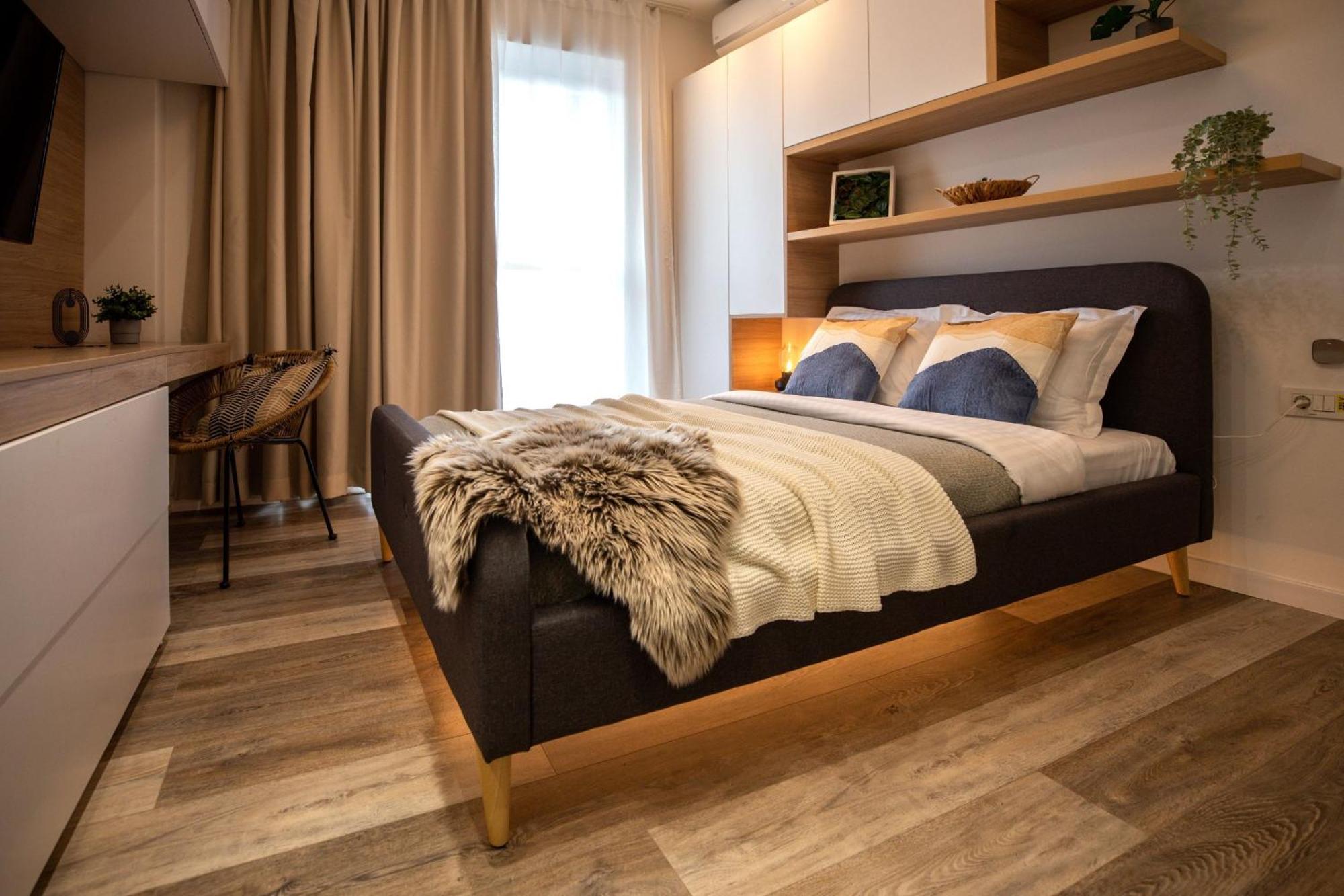 Modern Elegance In The Heart Of The City - romana Square Apartament