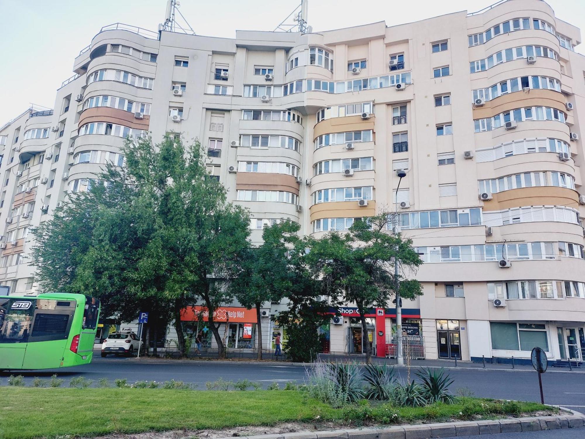 Cozy In The Center Of *