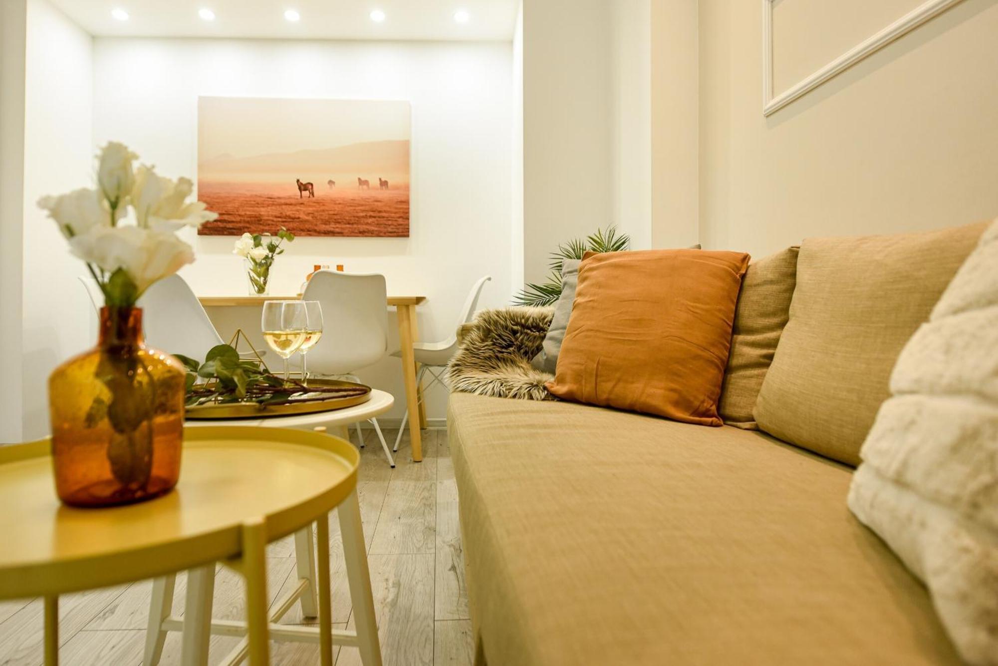 Ideal - Spacious & Modern Near Unirii Square Apartment