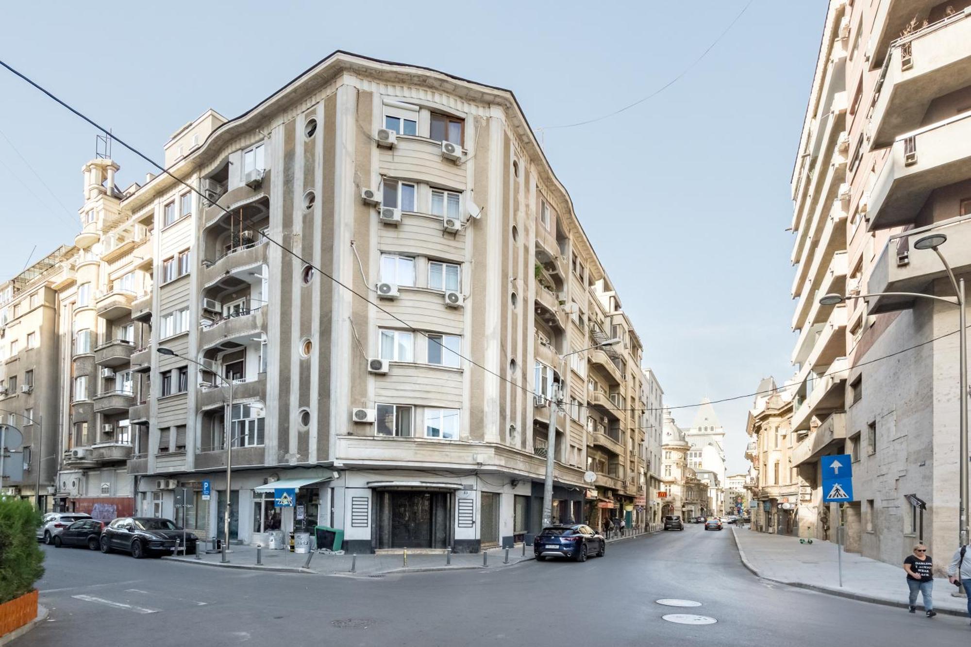 Cismigiu Serenity: 1br Flat With Scenic Balcony Bucharest