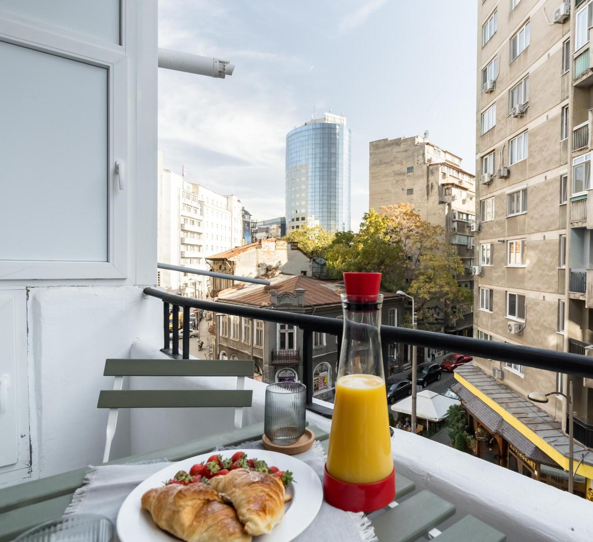 Apartment Cismigiu Serenity: 1br Flat With Scenic Balcony Bucharest