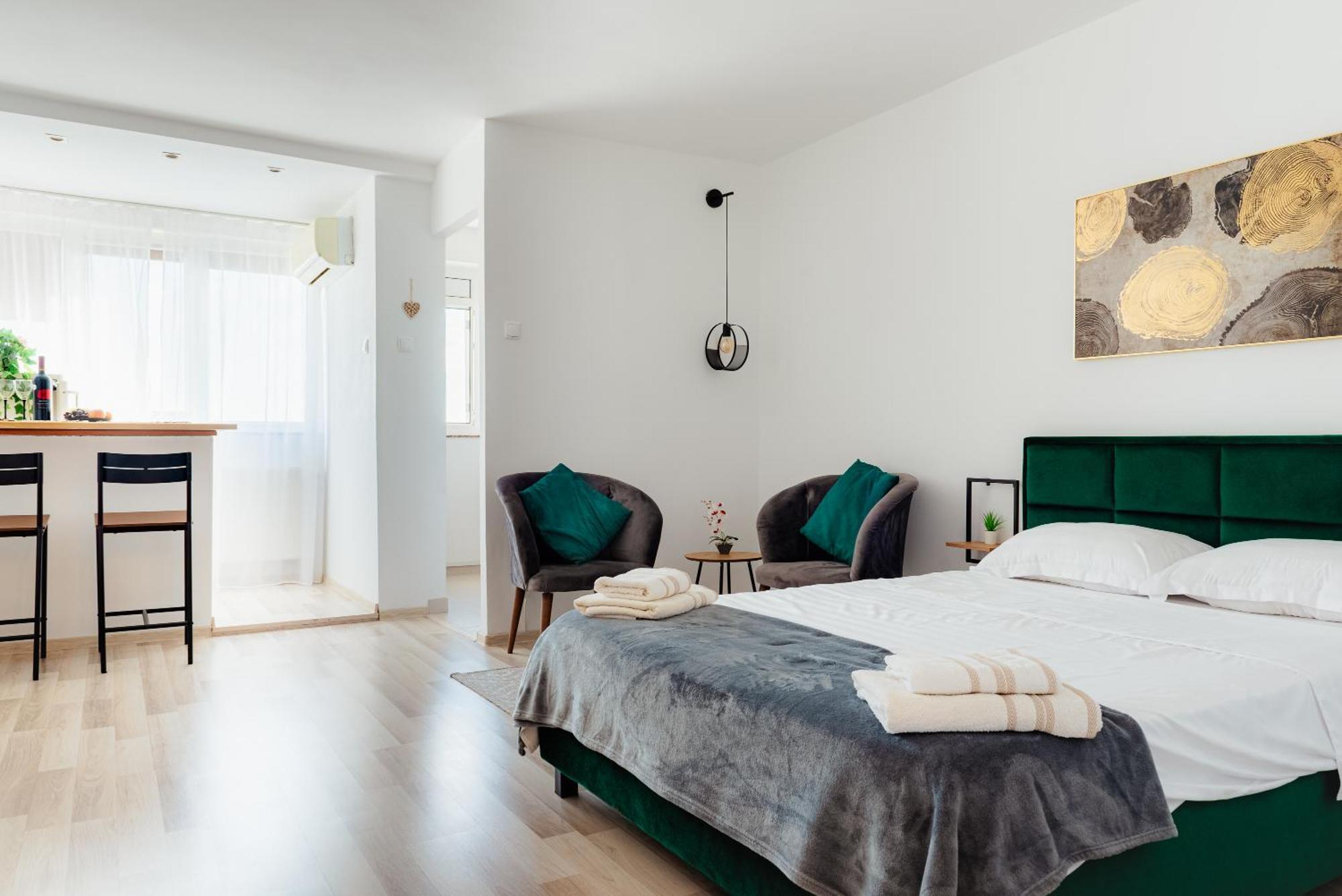 Premium Next To National Arena & Park Apartment