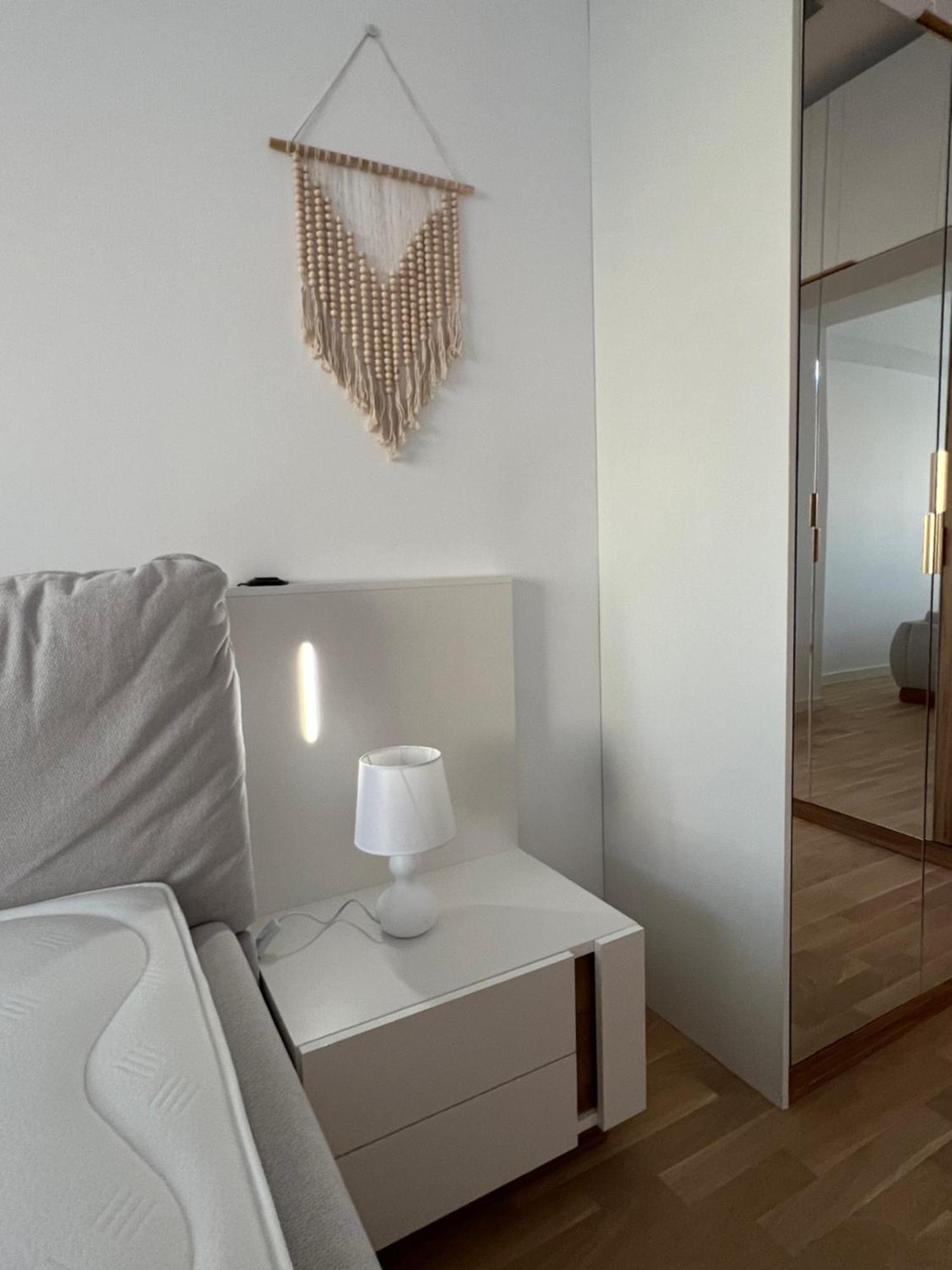 C-entral With Private Parking Apartment