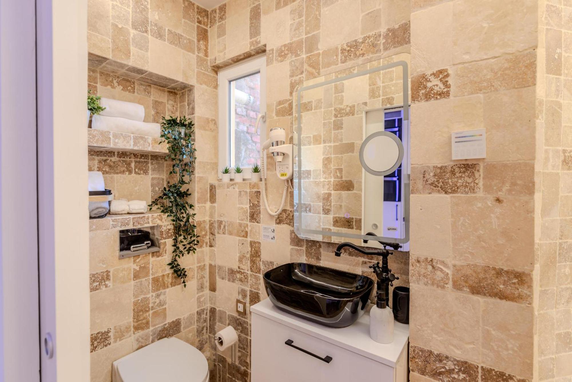Luxury & Comfort: Smart 2br-apt At Unirii Square Bucharest