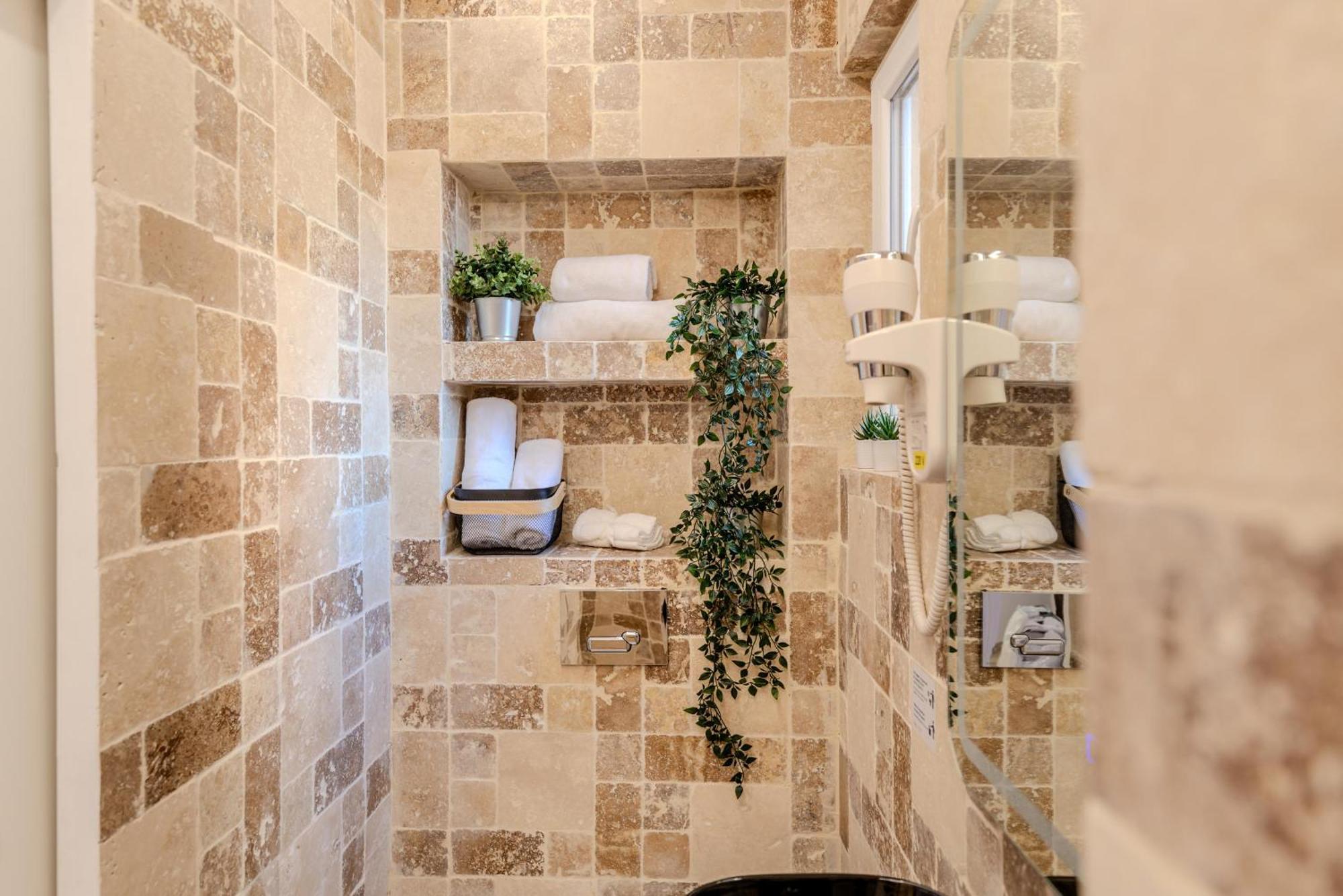 Luxury & Comfort: Smart 2br-apt At Unirii Square *