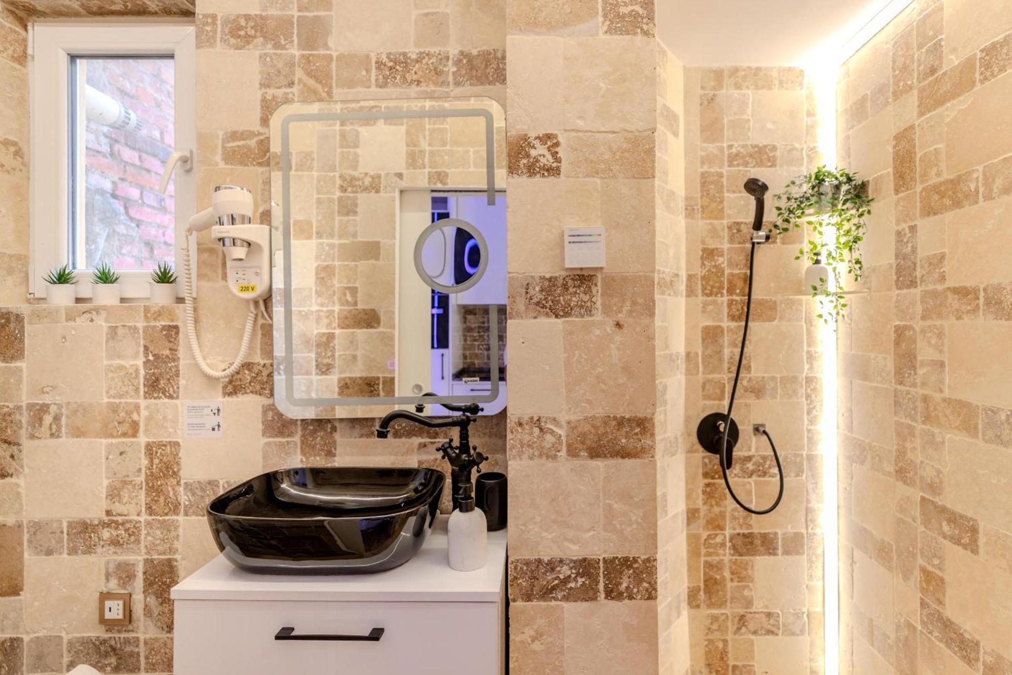 Luxury & Comfort: Smart 2br-apt At Unirii Square Apartment Bucharest
