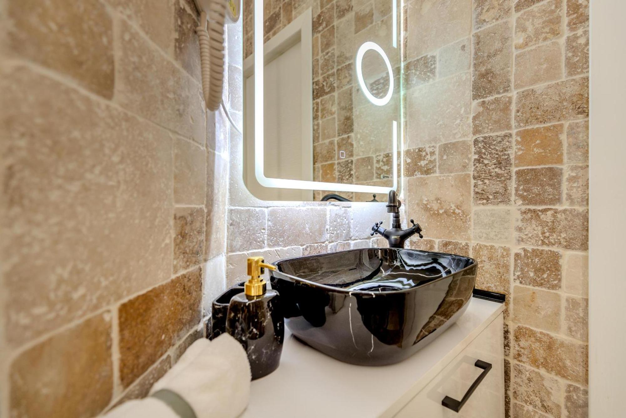 Luxury & Comfort: Smart 2br-apt At Unirii Square * Bucharest