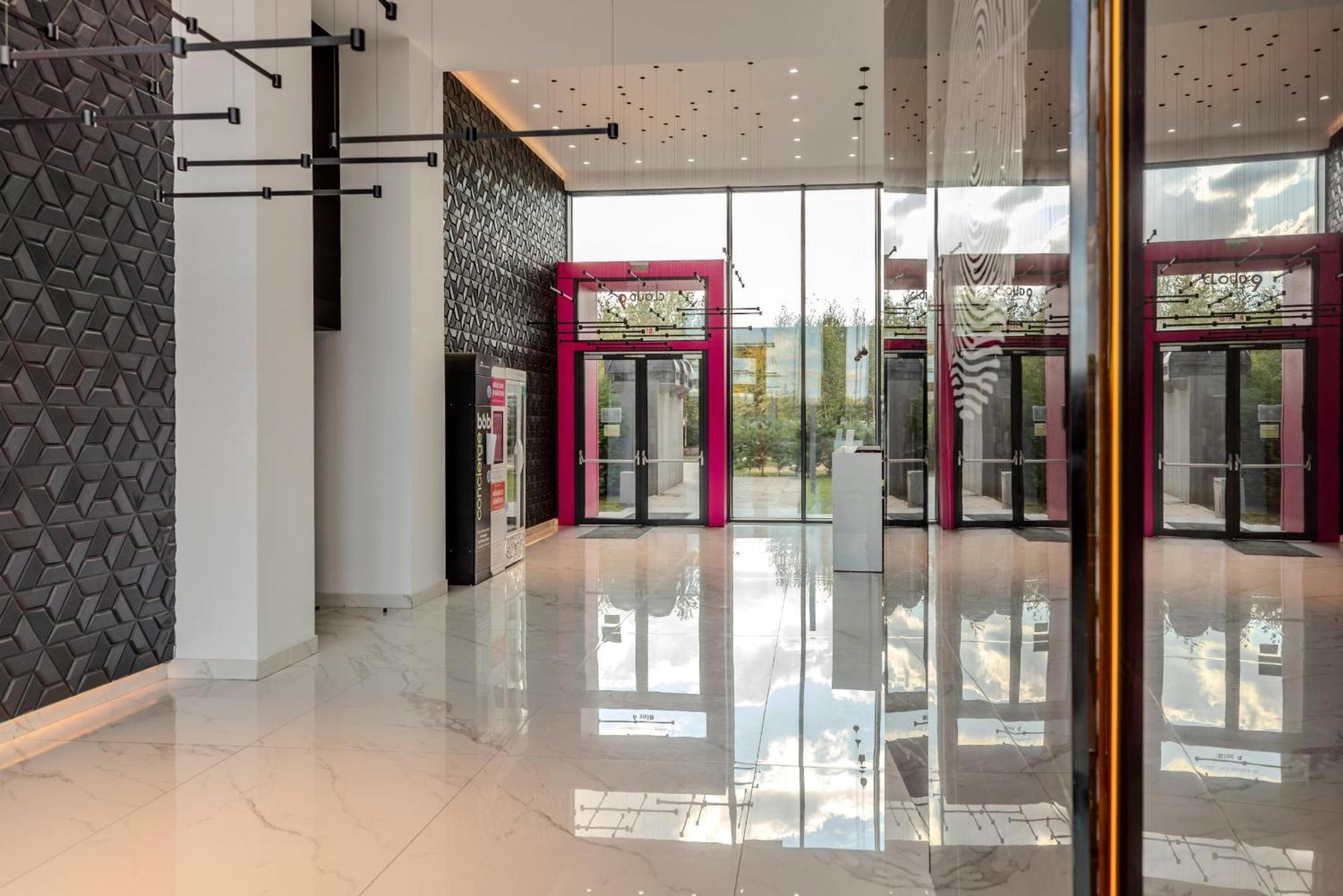 Infinite Horizons - Modern Living In North Business District Apartment Bucharest
