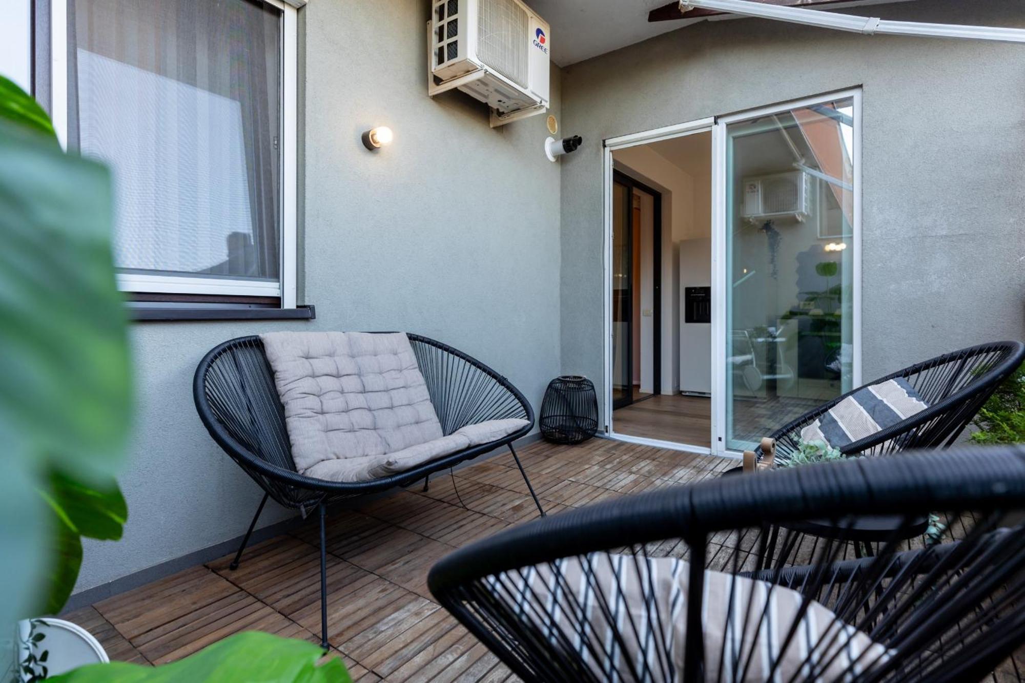 Long Heaven - Spacious 2br Apt With Balcony Apartment *