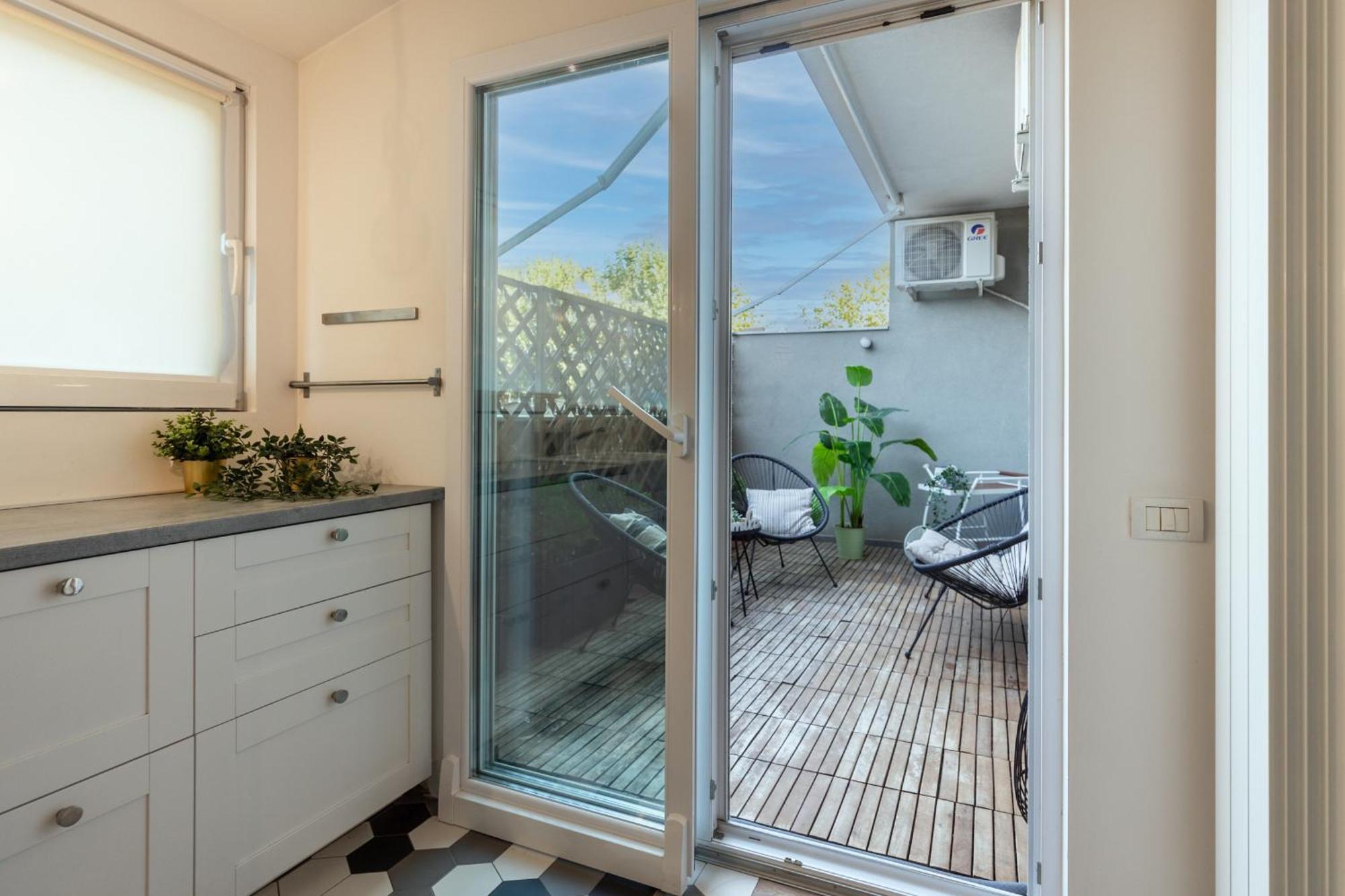 Apartment Long Heaven - Spacious 2br Apt With Balcony