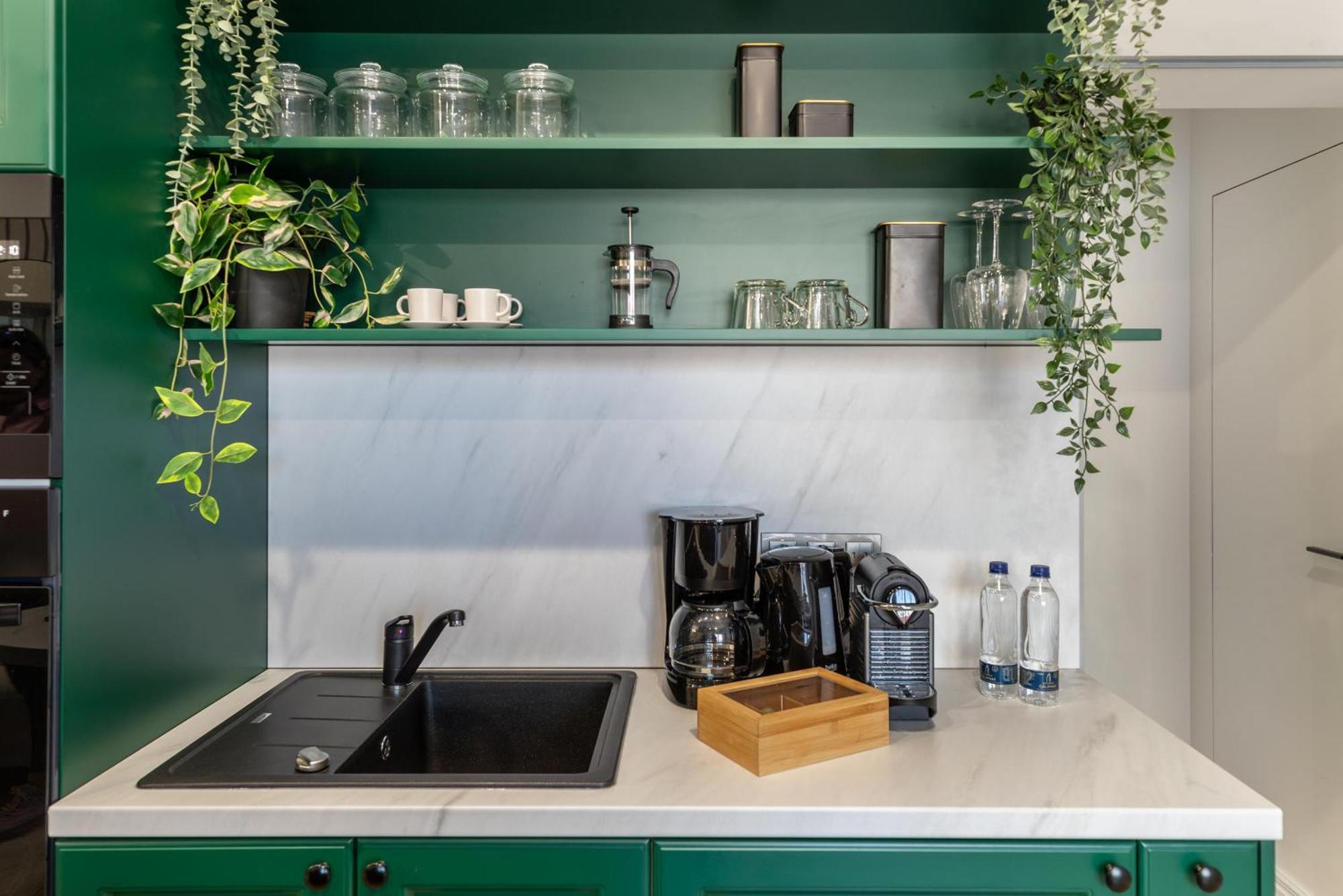 Old Town Emerald - Chic 1br With Balcony *