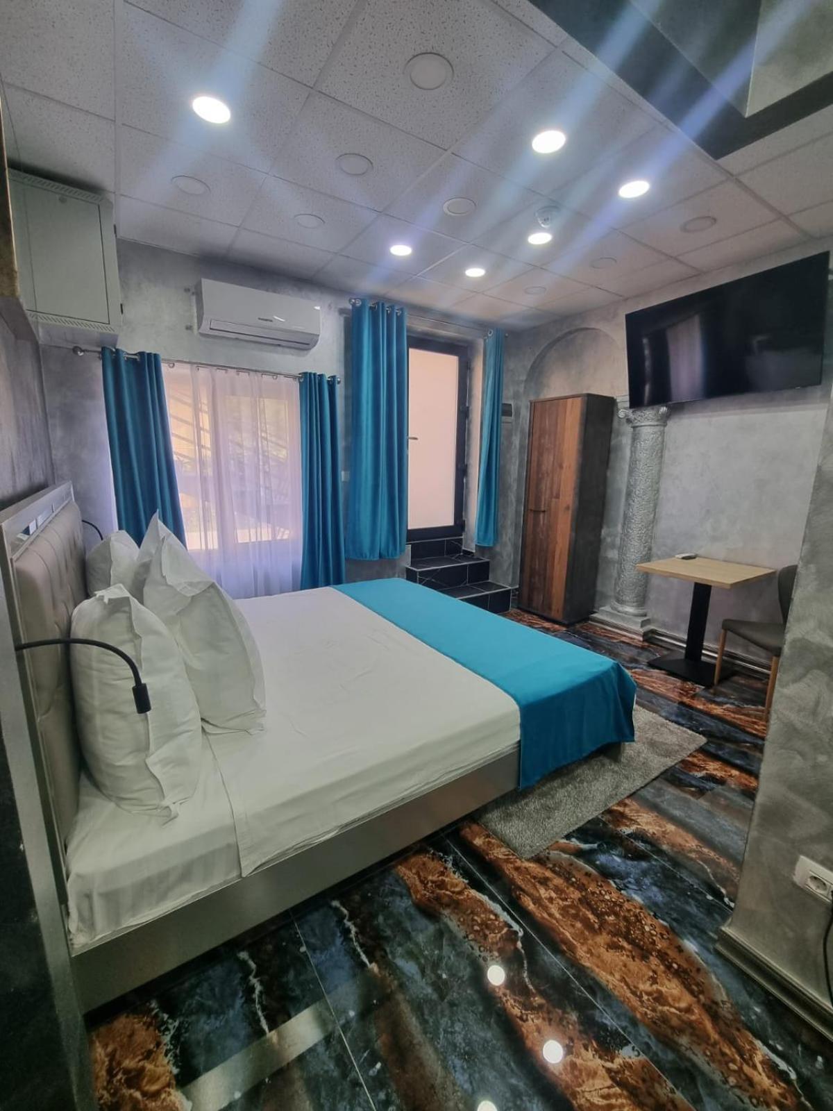 Poet Palace Hotel 4*
