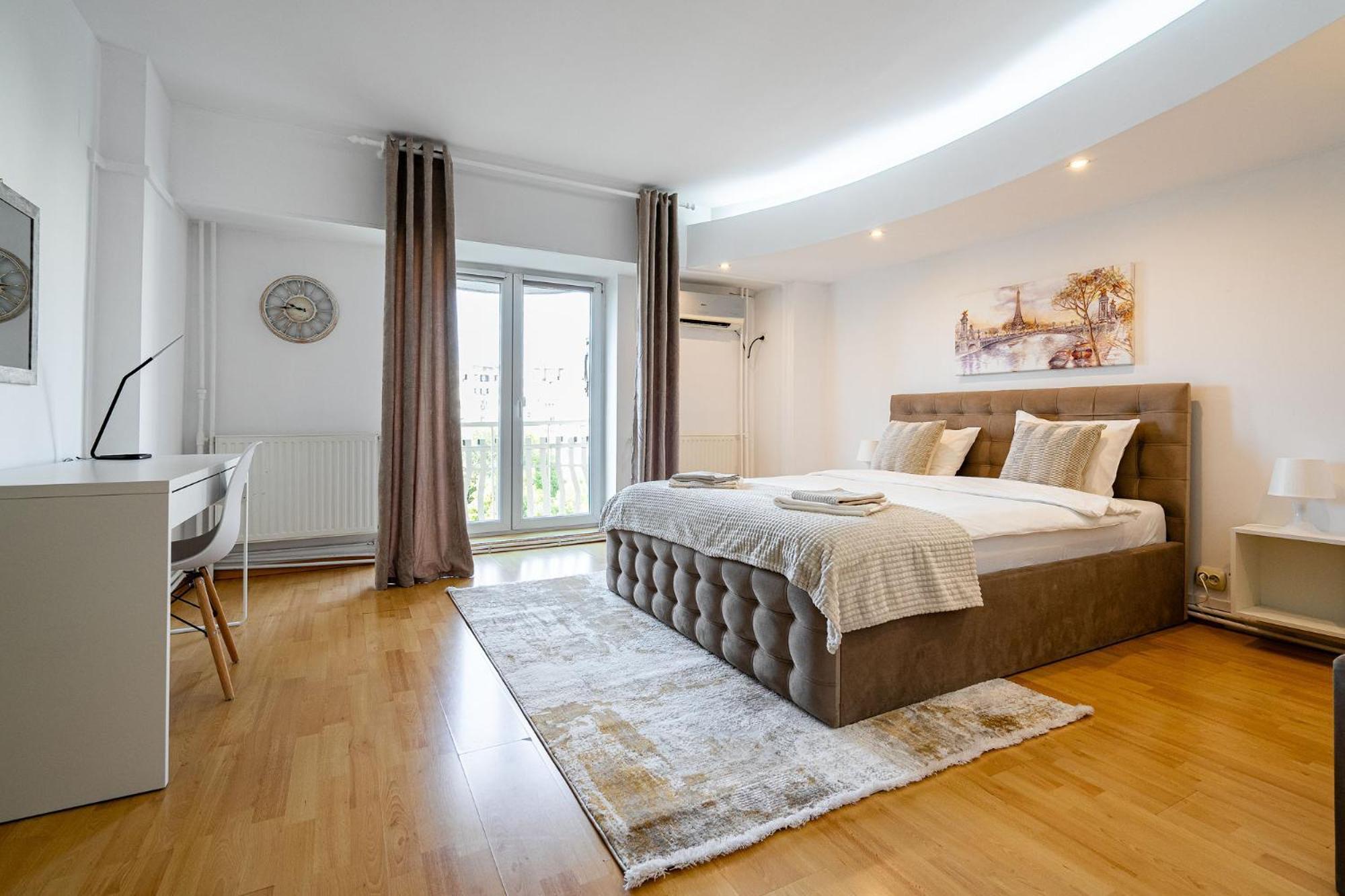 Apartment Old Center River View-4br-parliament-metro-park *