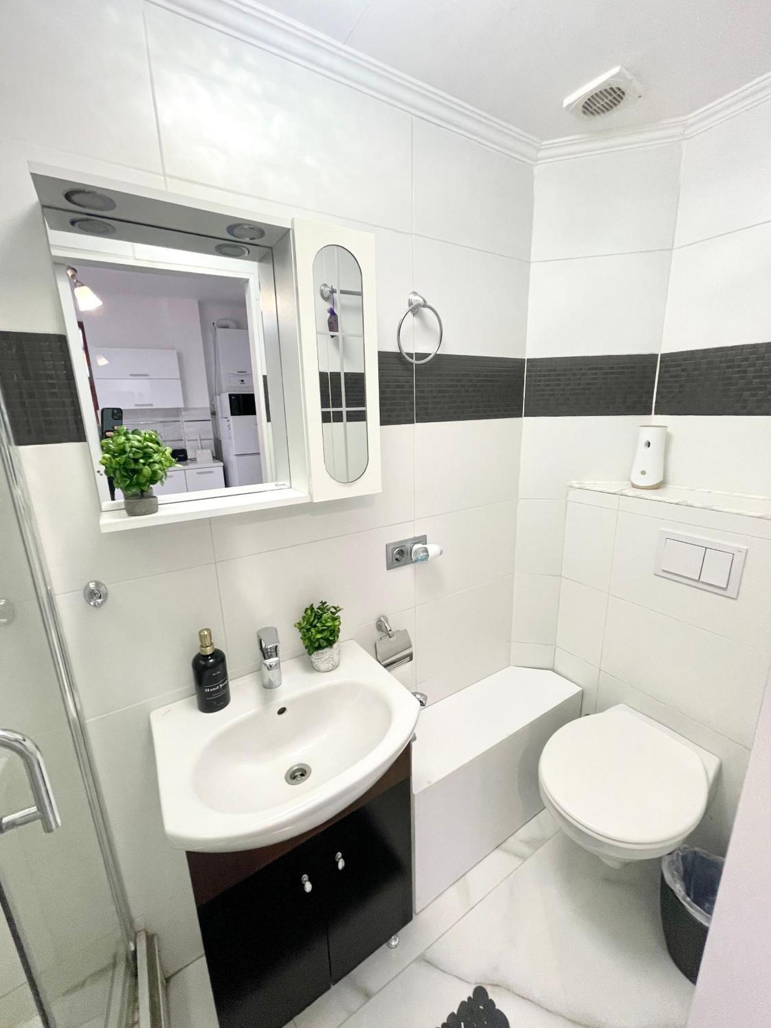 Apartment White *