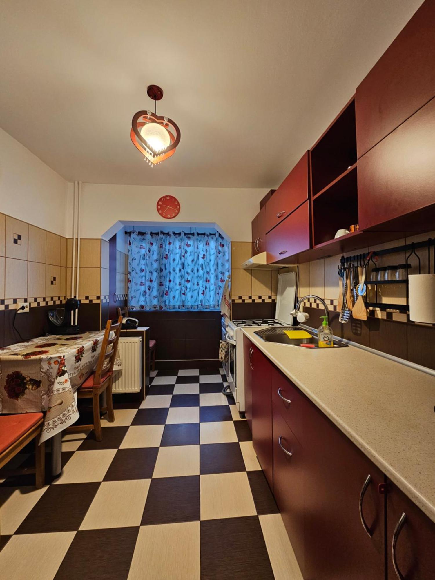 Apartamento Cosy Close To Center With Parking Lot