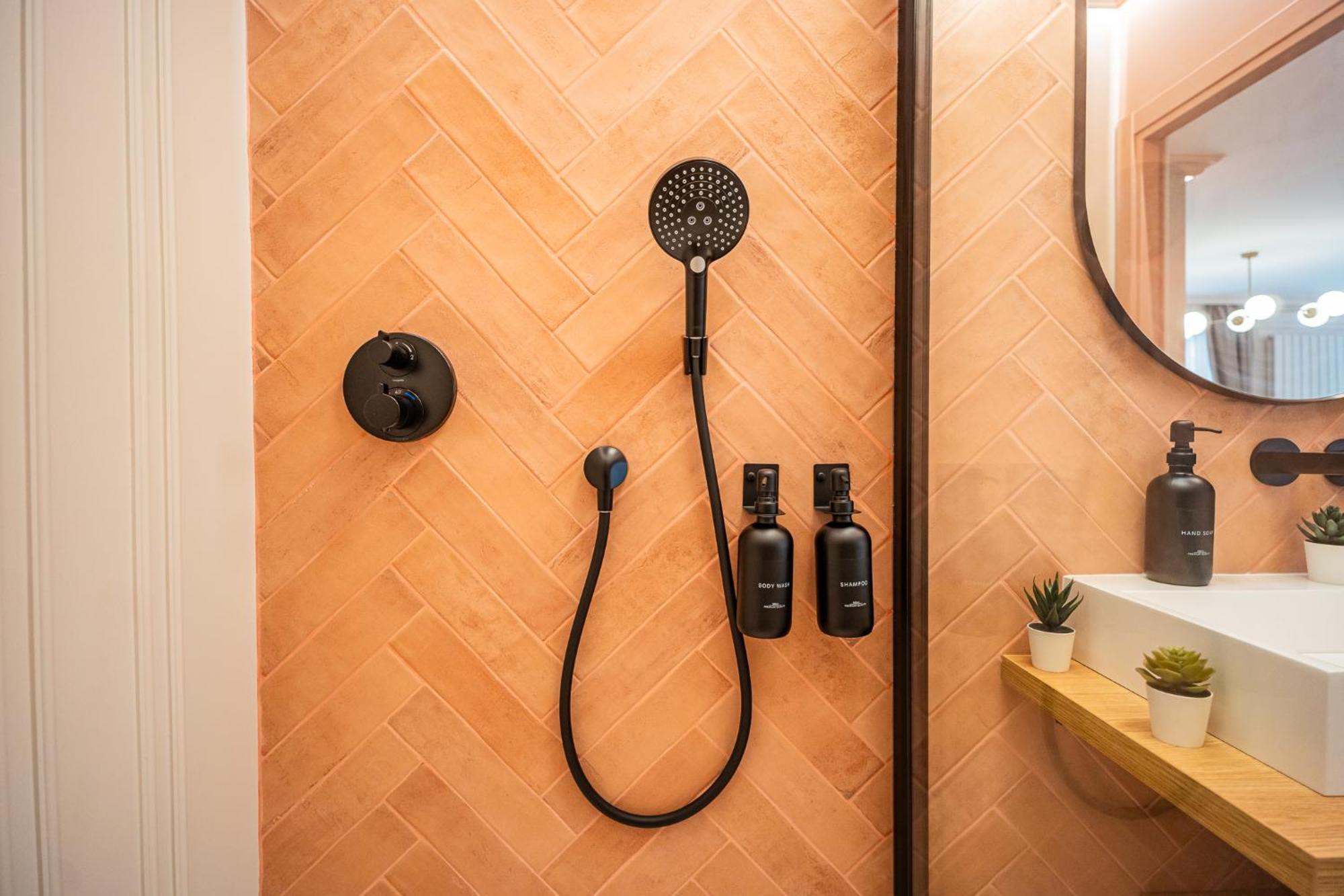 Apartment Pink Perfection - One-bedroom Gemstone Oasis Bucharest