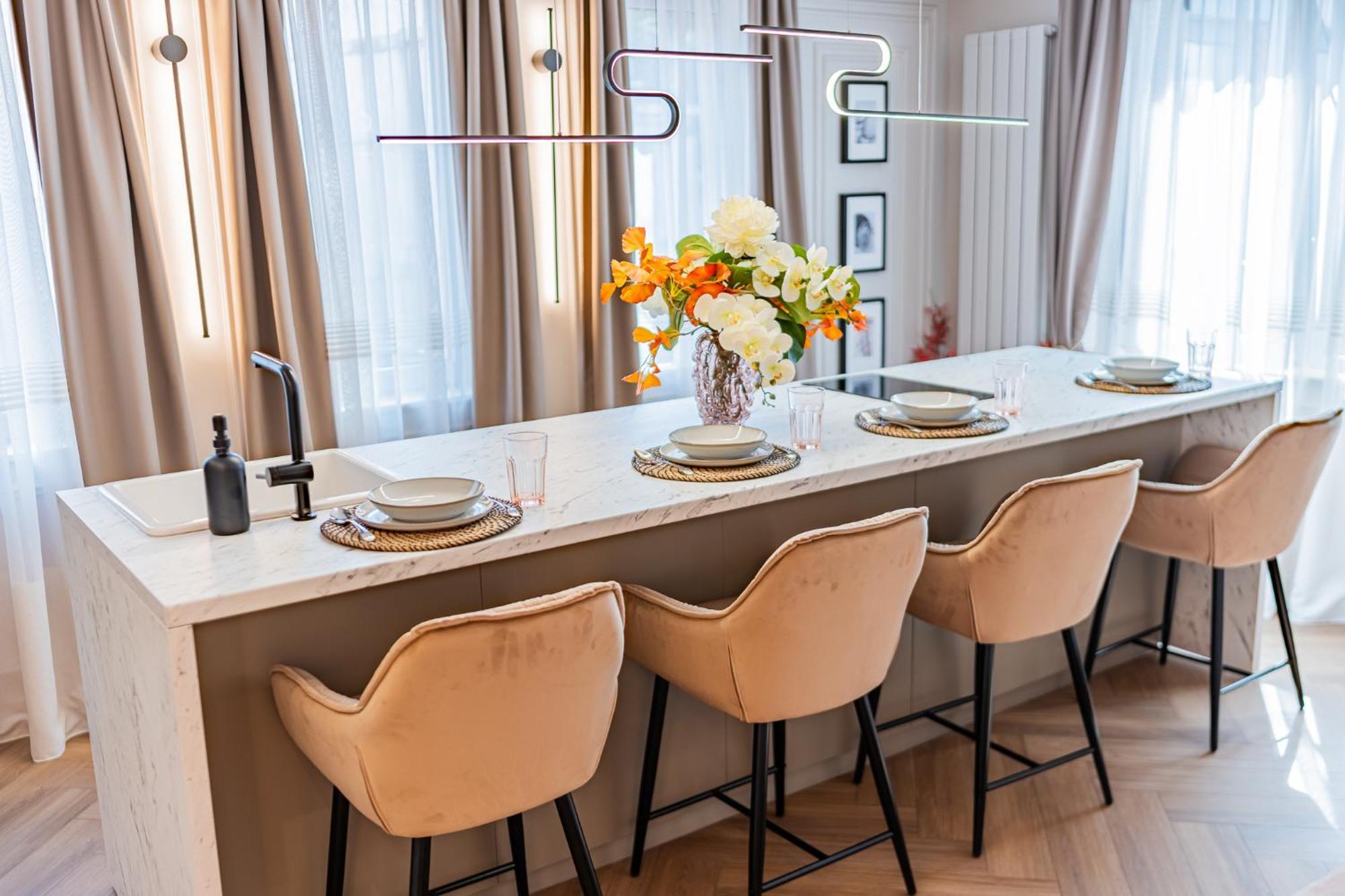 Pink Perfection - One-bedroom Gemstone Oasis * Bucharest
