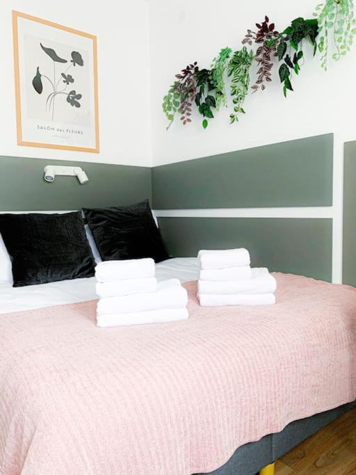 Apartment Chic Urbana: 140sqm 5-bedroom Downtown Gem