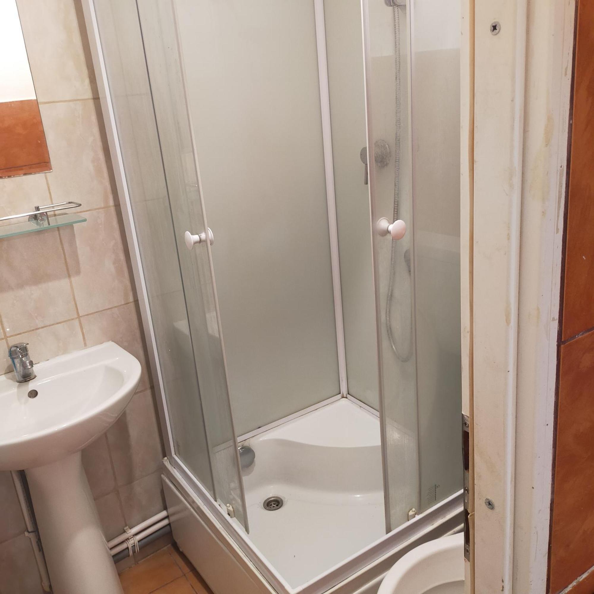 Gazde/Camere de închiriat Vila Elena Ap3 Bucureşti