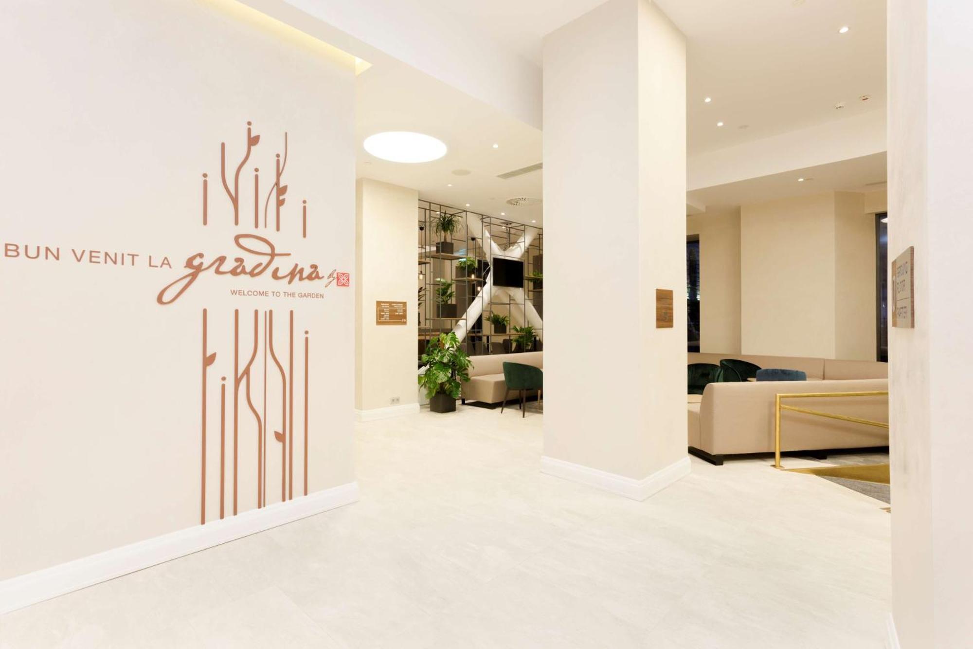 Hilton Garden Old Town Hotel 4*