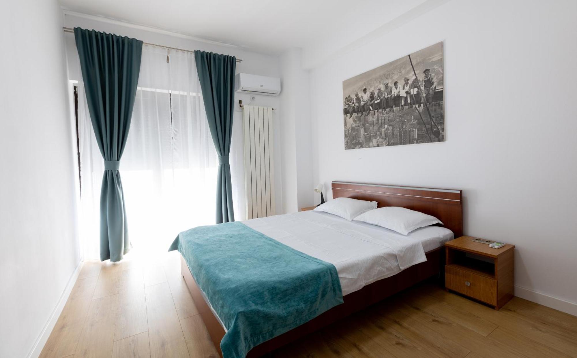 Obor Oasis --secured Parking Nearby --self Check-in-- 1min Metro Station Bucareste