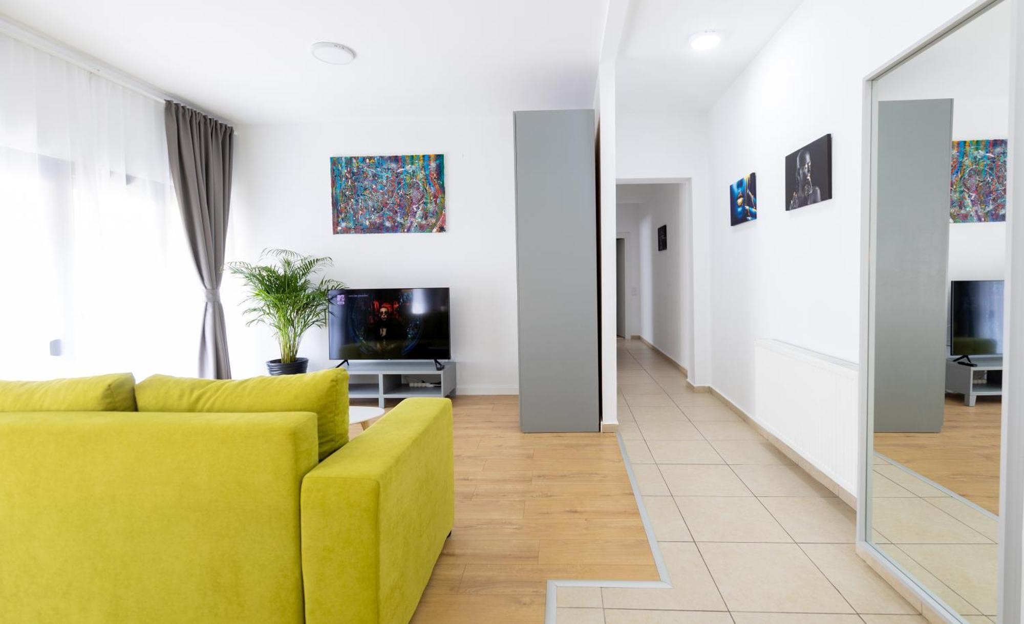 Obor Oasis --secured Parking Nearby --self Check-in-- 1min Metro Station Bucareste