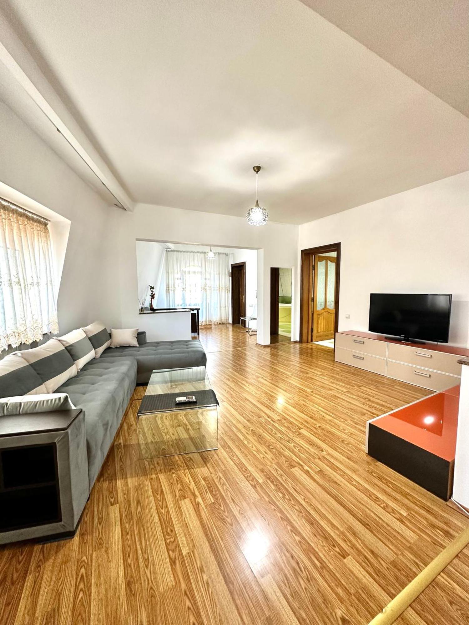Budapest Apartment *