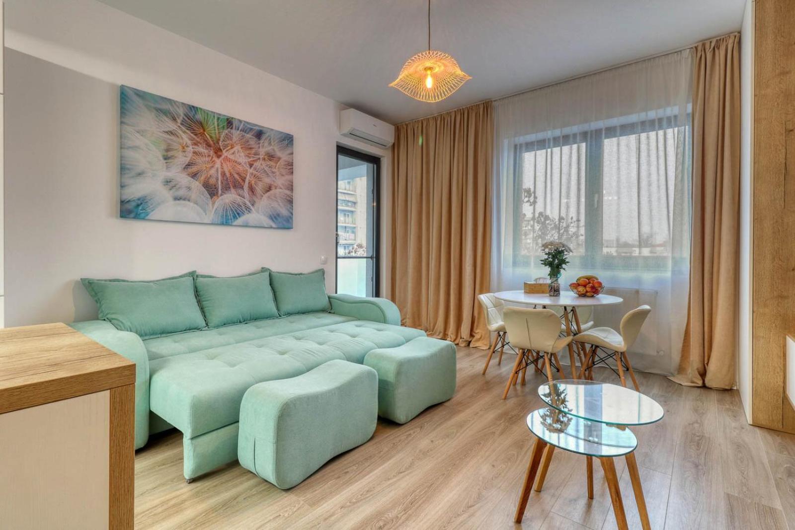 Relaxation Station: Cozy With Smart Features Near Ior Park Apartment *