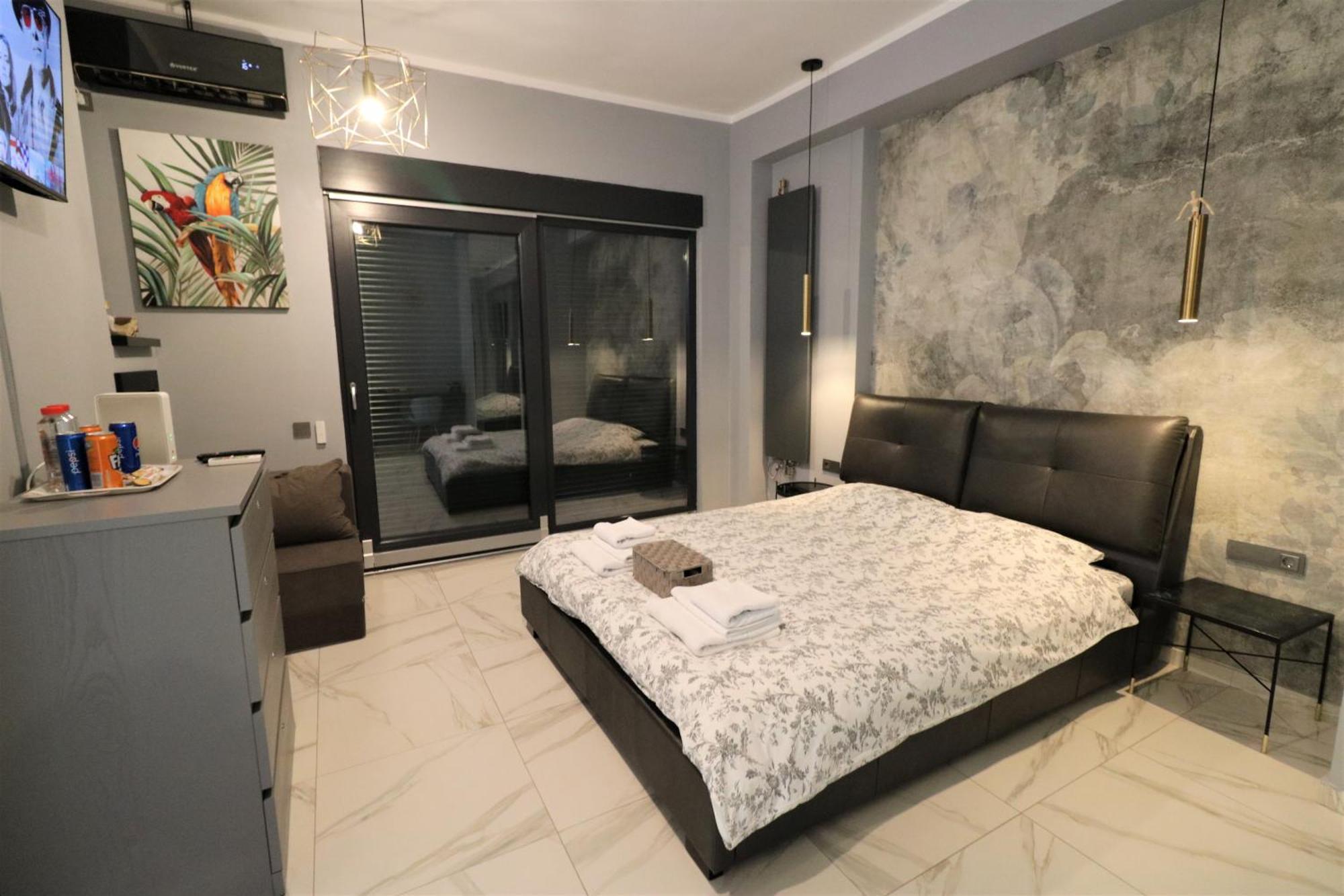 Deluxe Skyline Retreat - Old Town *