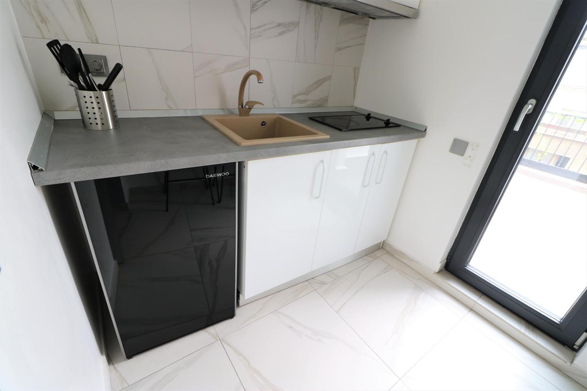 Deluxe Skyline Retreat - Old Town Apartament