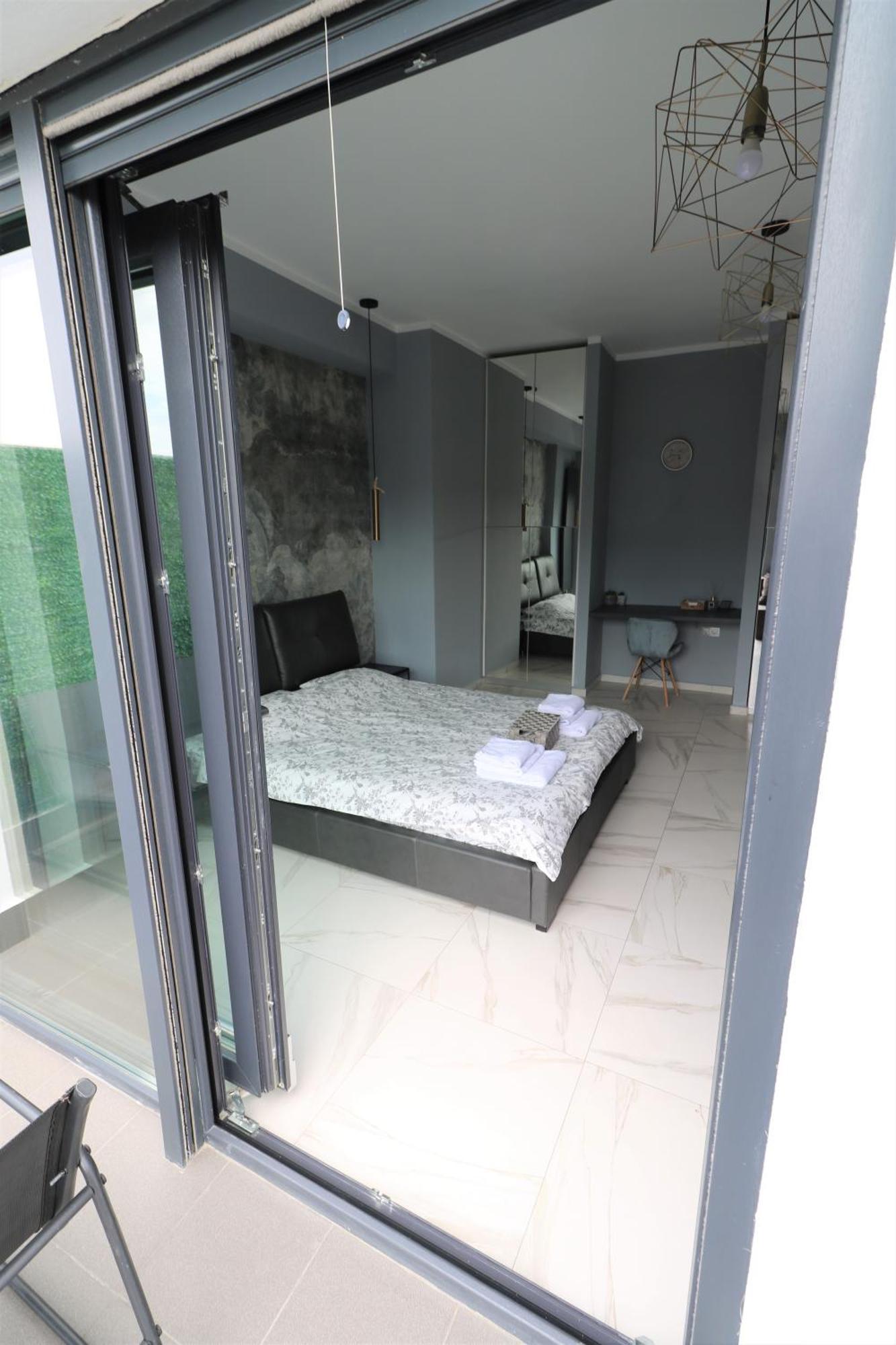 Apartment Deluxe Skyline Retreat - Old Town Bucharest