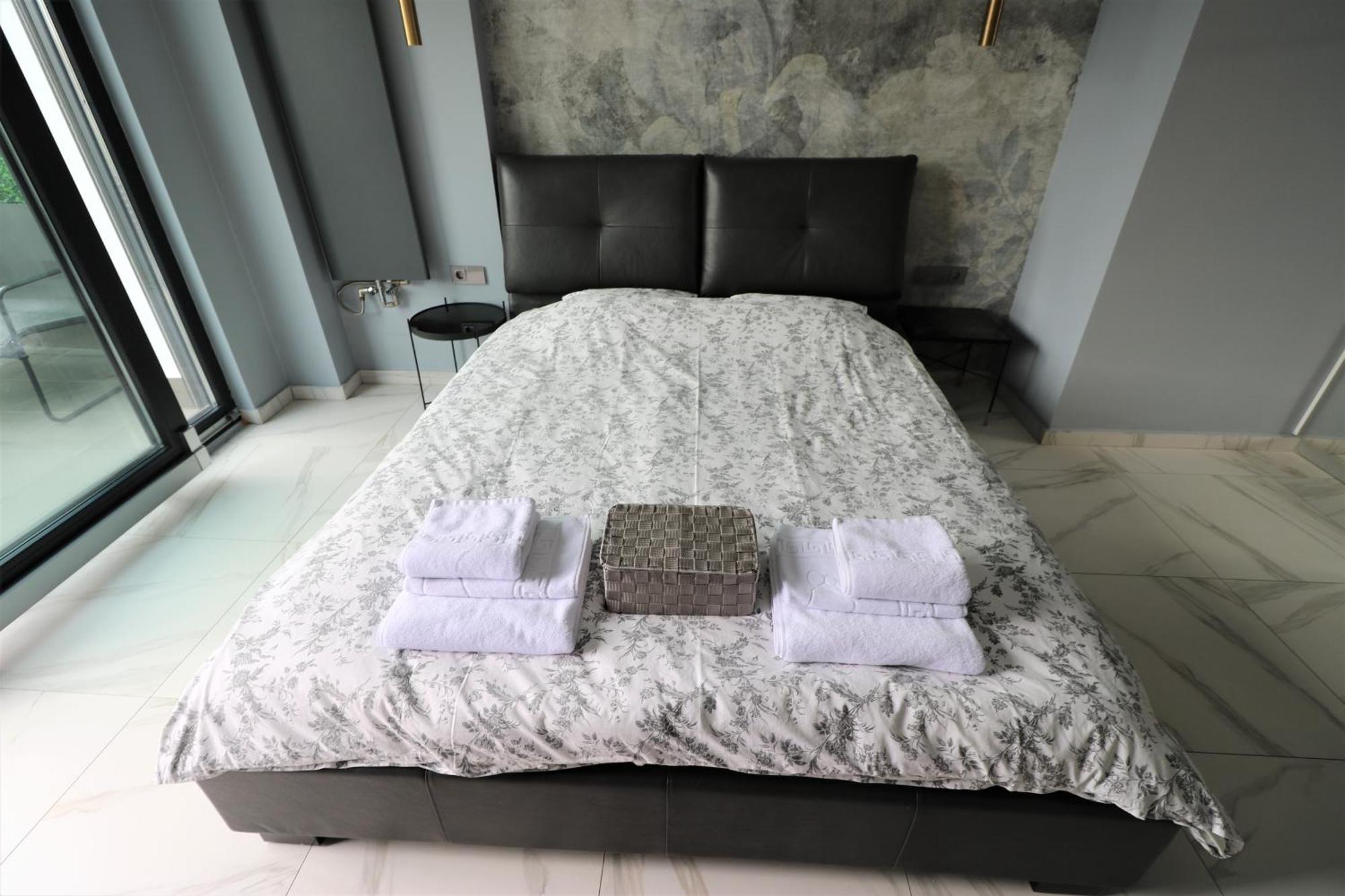 Apartment Deluxe Skyline Retreat - Old Town Bucharest