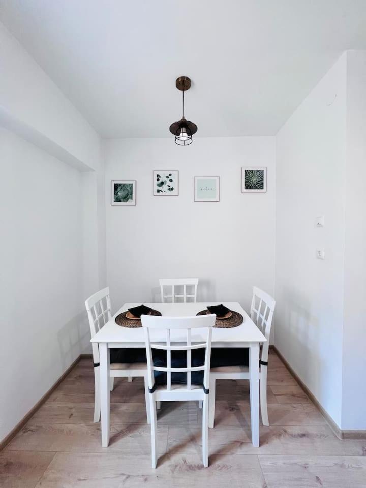 The Doc I Piata Romana Apartment *