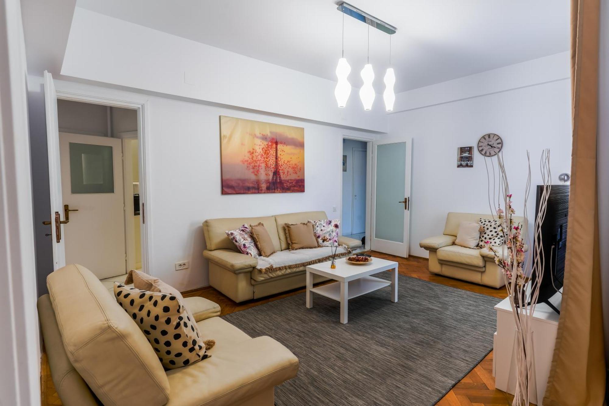 Ultracentral Golden Gatehouse 3 Bdrm * Bucareste