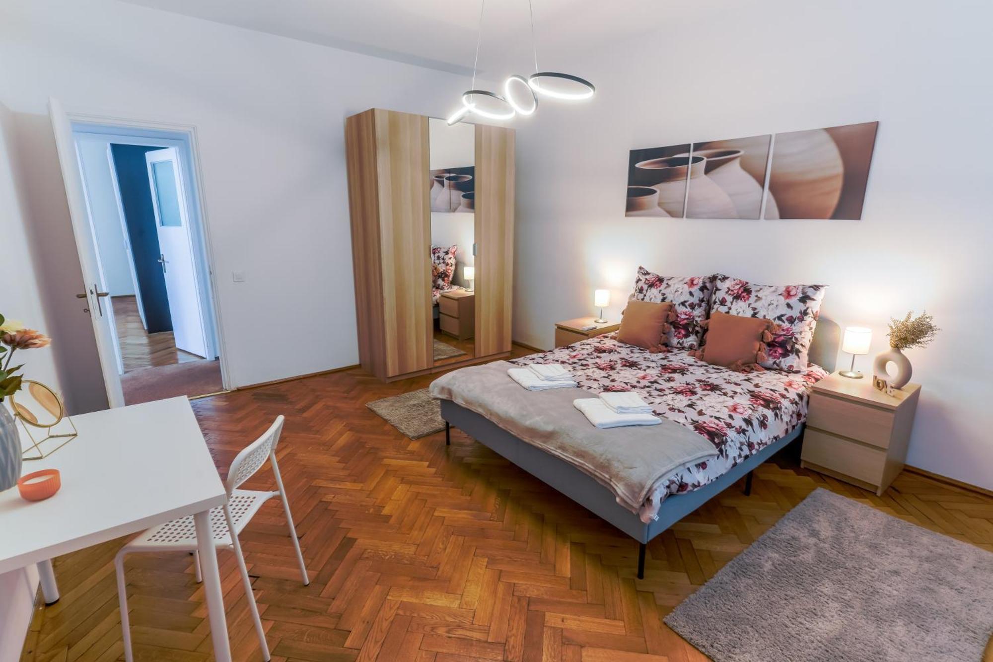 Ultracentral Golden Gatehouse 3 Bdrm
