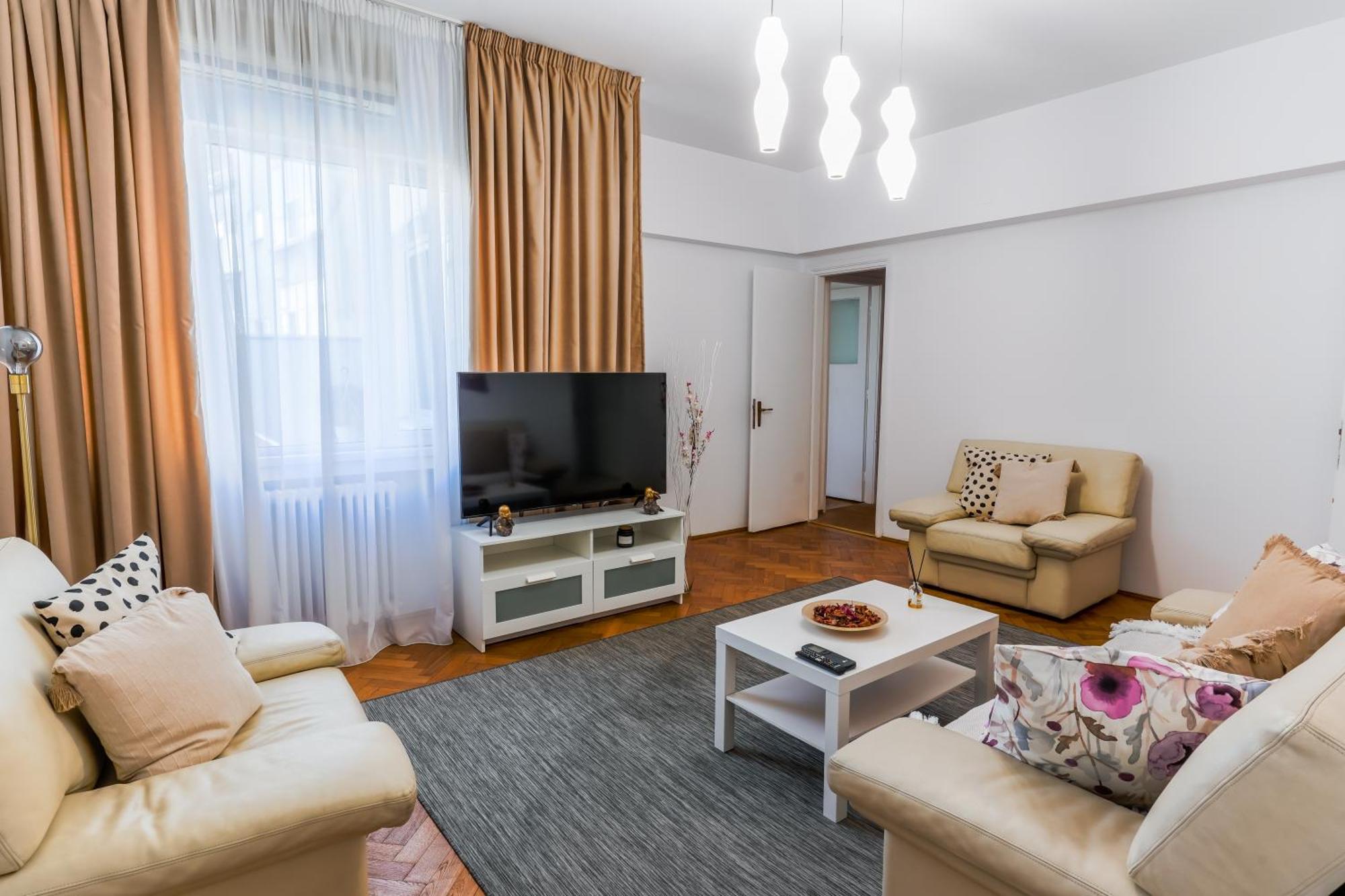 Ultracentral Golden Gatehouse 3 Bdrm