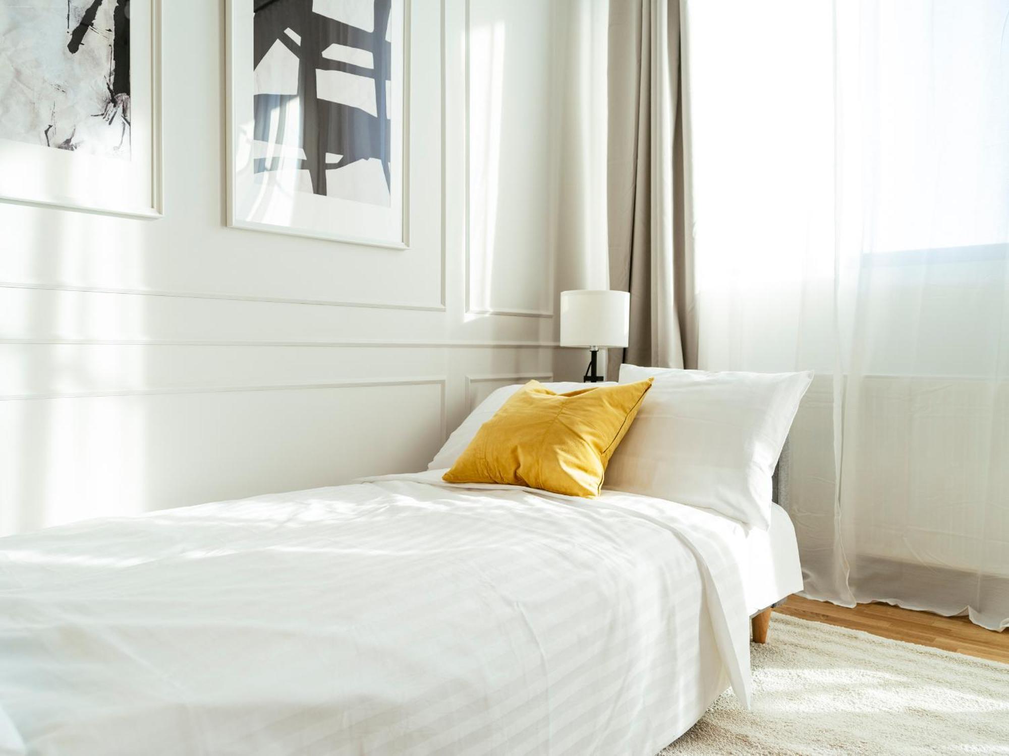 Bright 2br Flat - Palace Hall - Charming Balcony Apartment