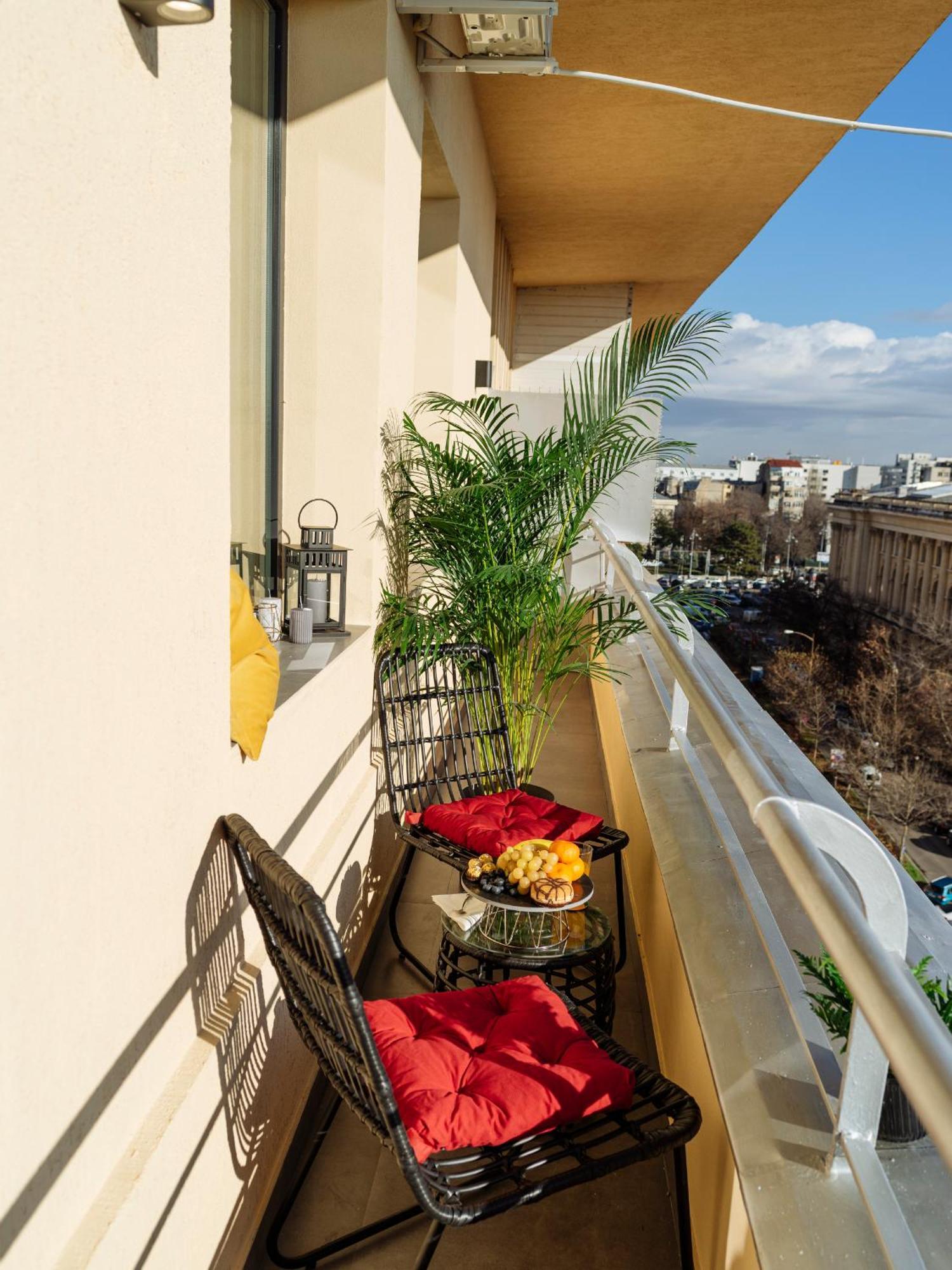 Bright 2br Flat - Palace Hall - Charming Balcony Apartment Bucharest