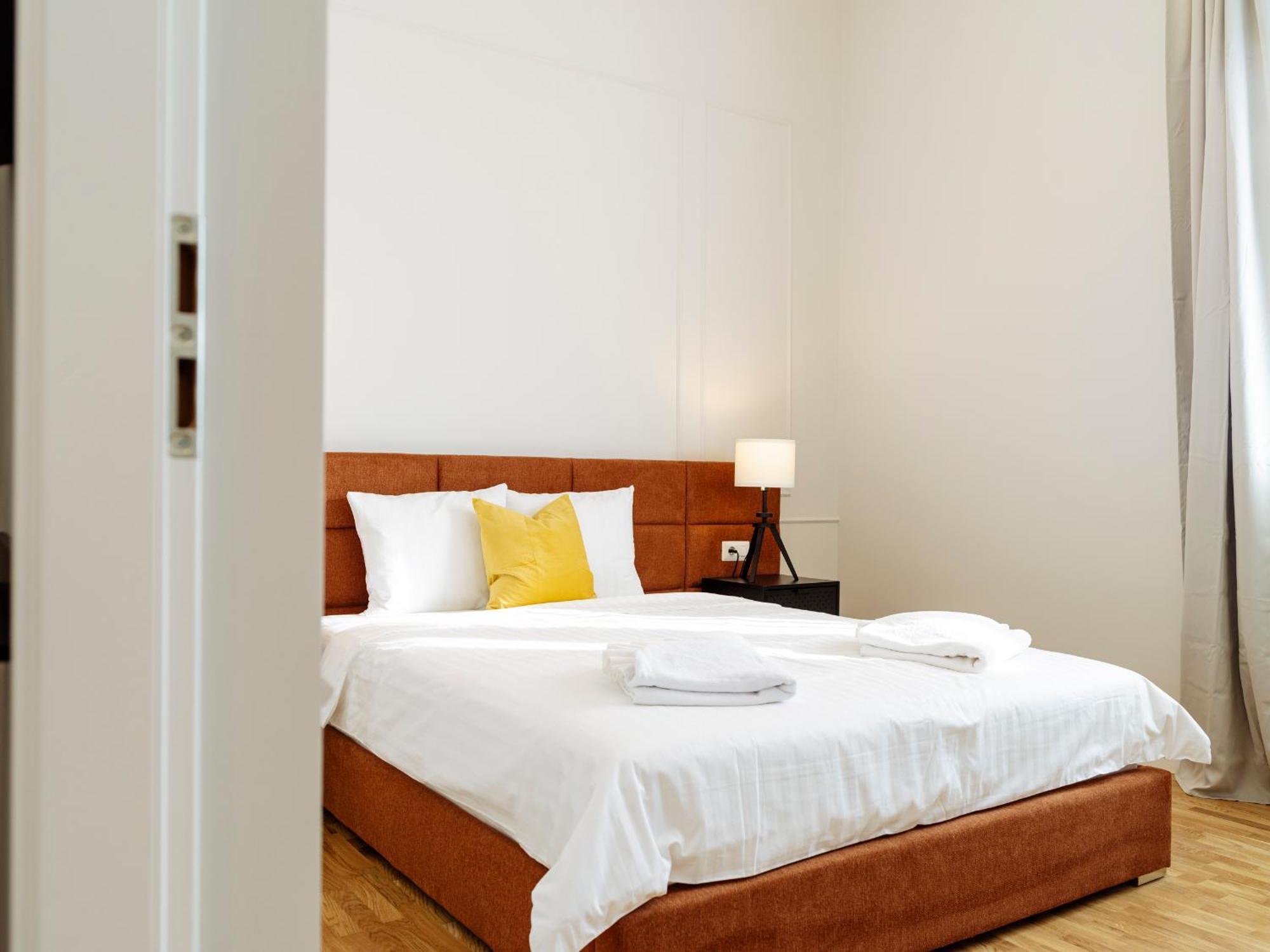 Bright 2br Flat - Palace Hall - Charming Balcony *