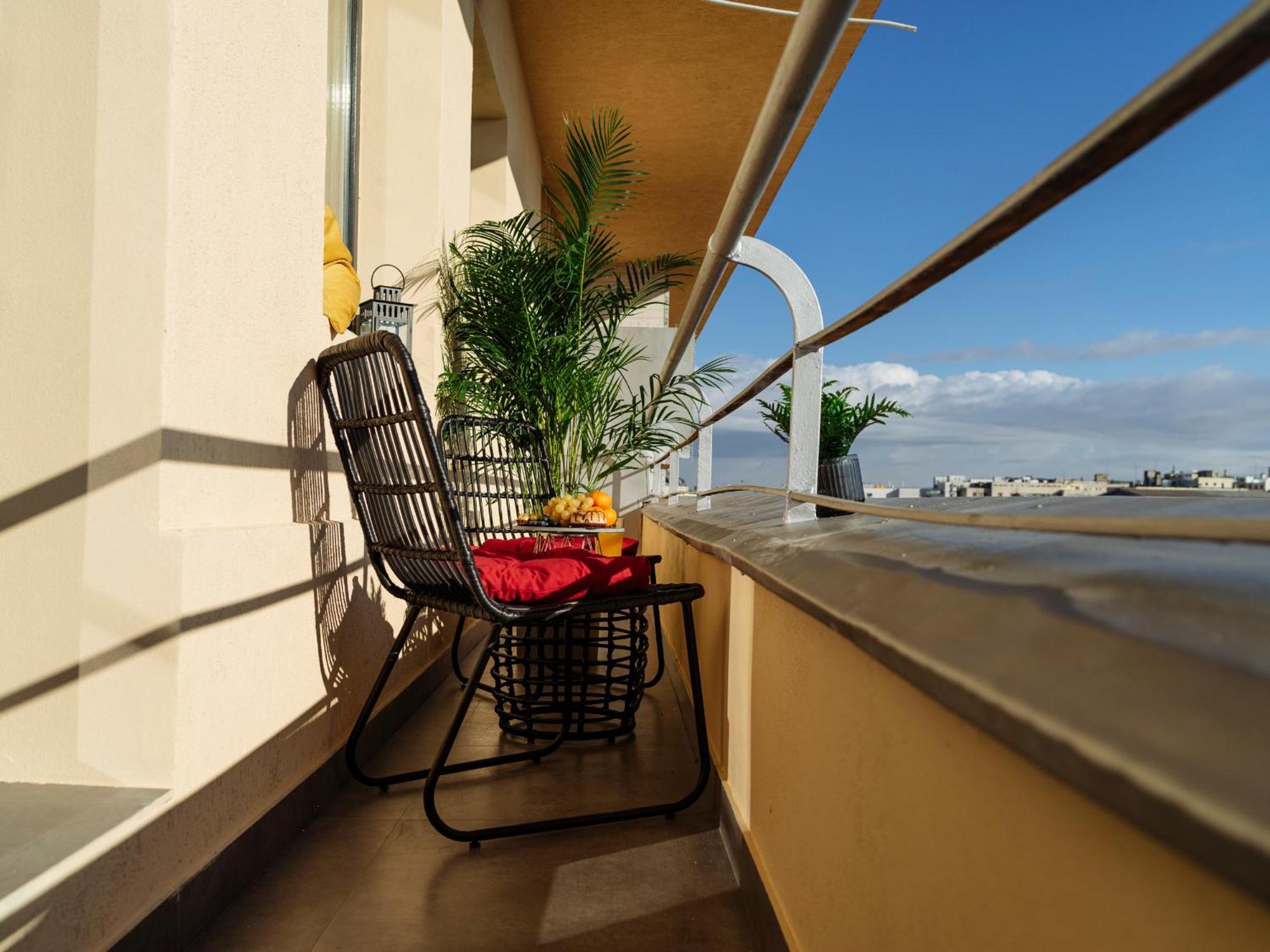 Bright 2br Flat - Palace Hall - Charming Balcony Bucharest
