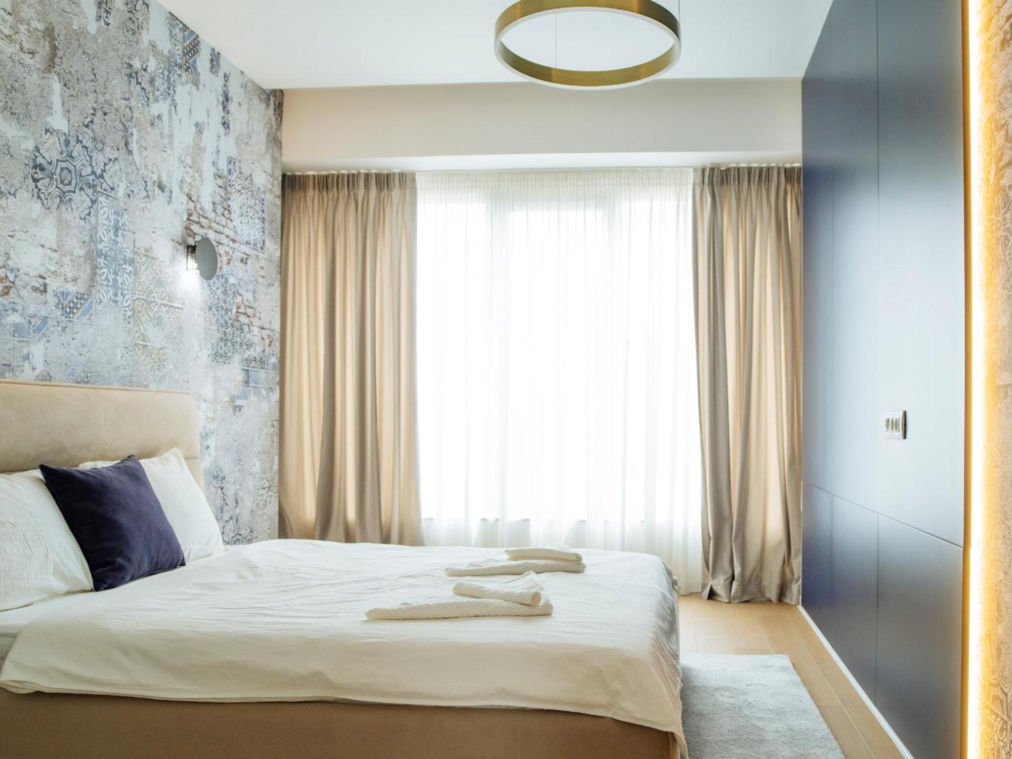 Apartment Luxury Living: Spectacular Views & Modern Elegance