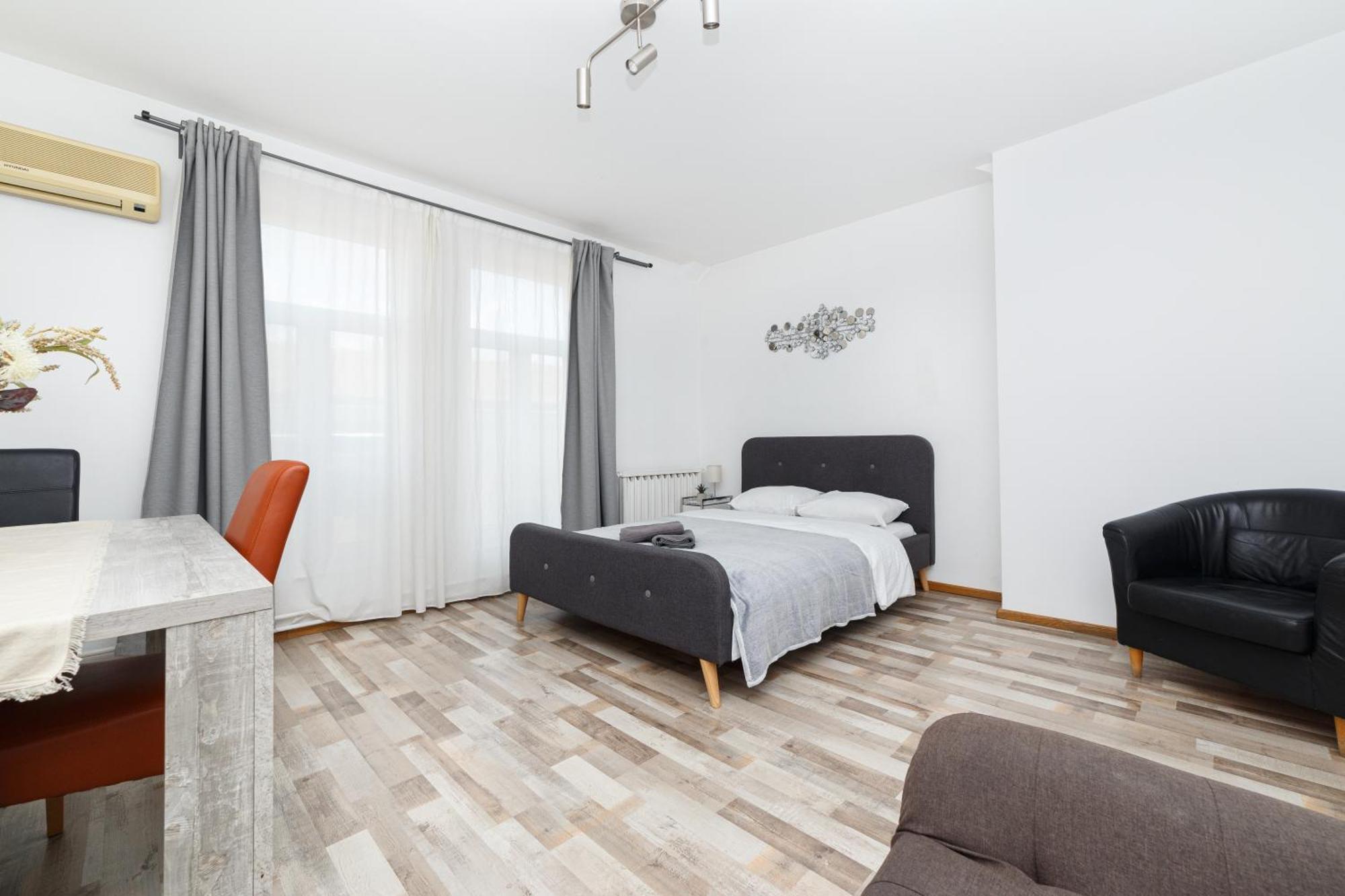 Apartment Color Blanari Street Bucharest