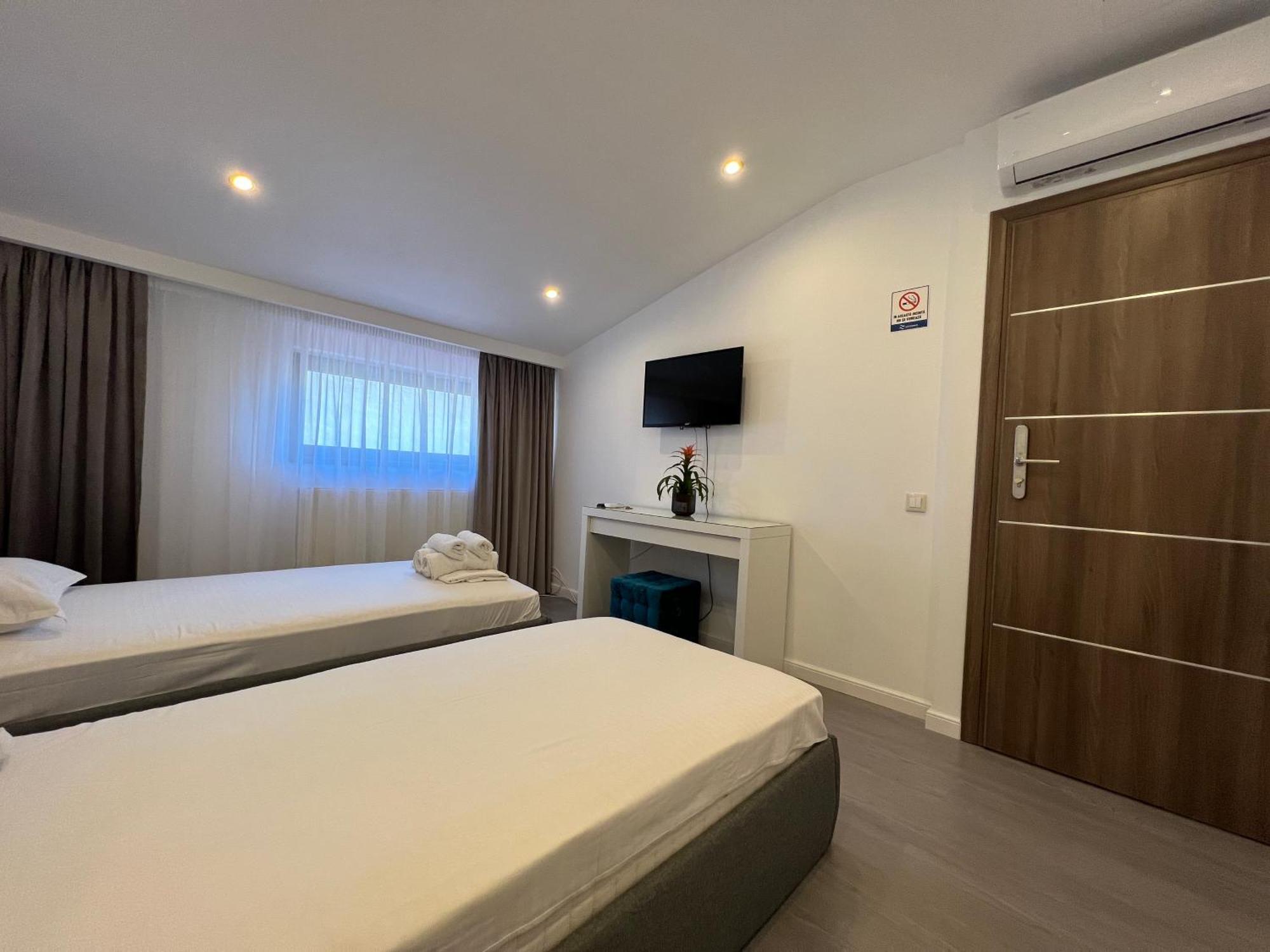 Center By Acme Rent 2* Bucharest