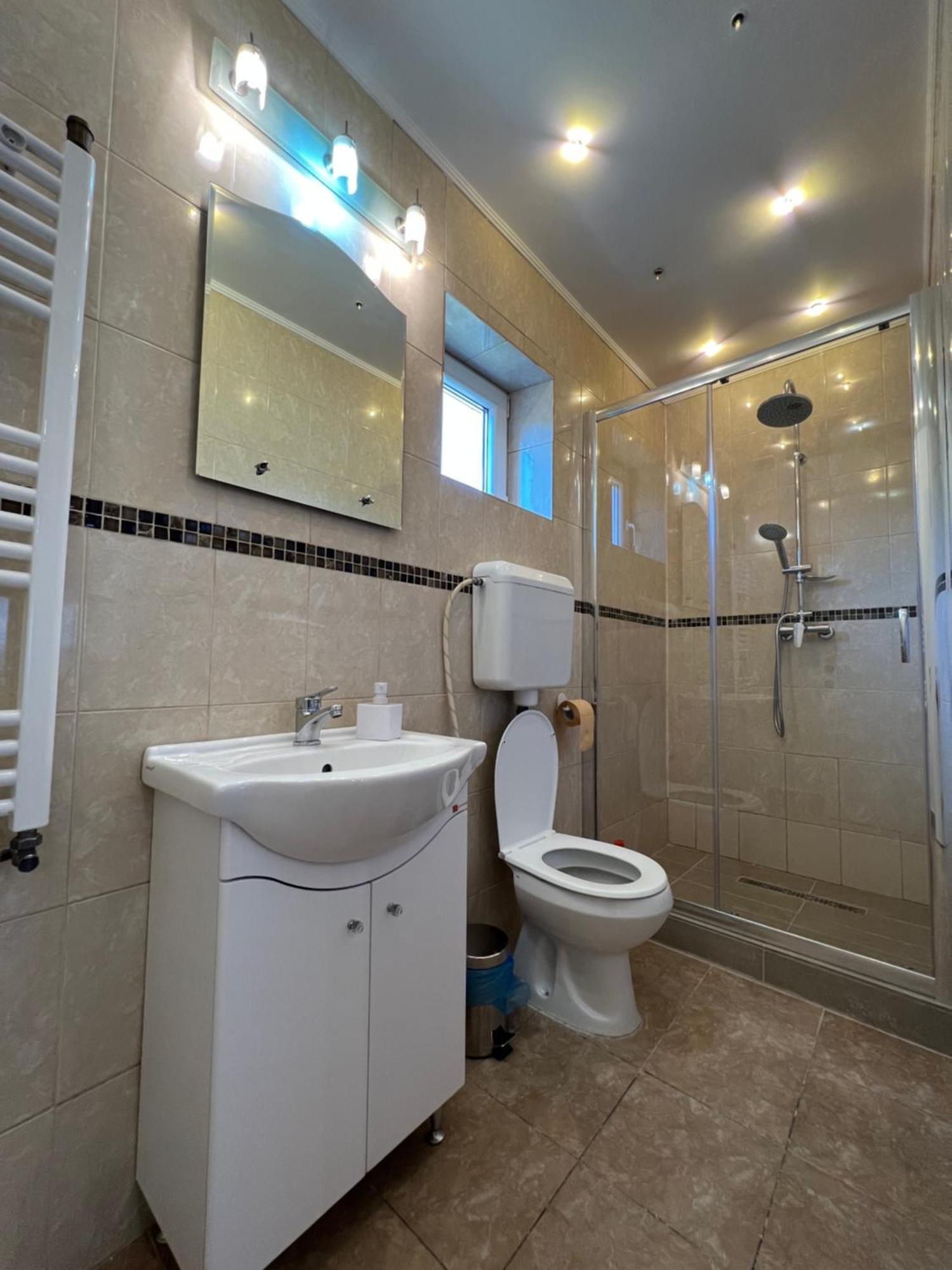 Center By Acme Rent