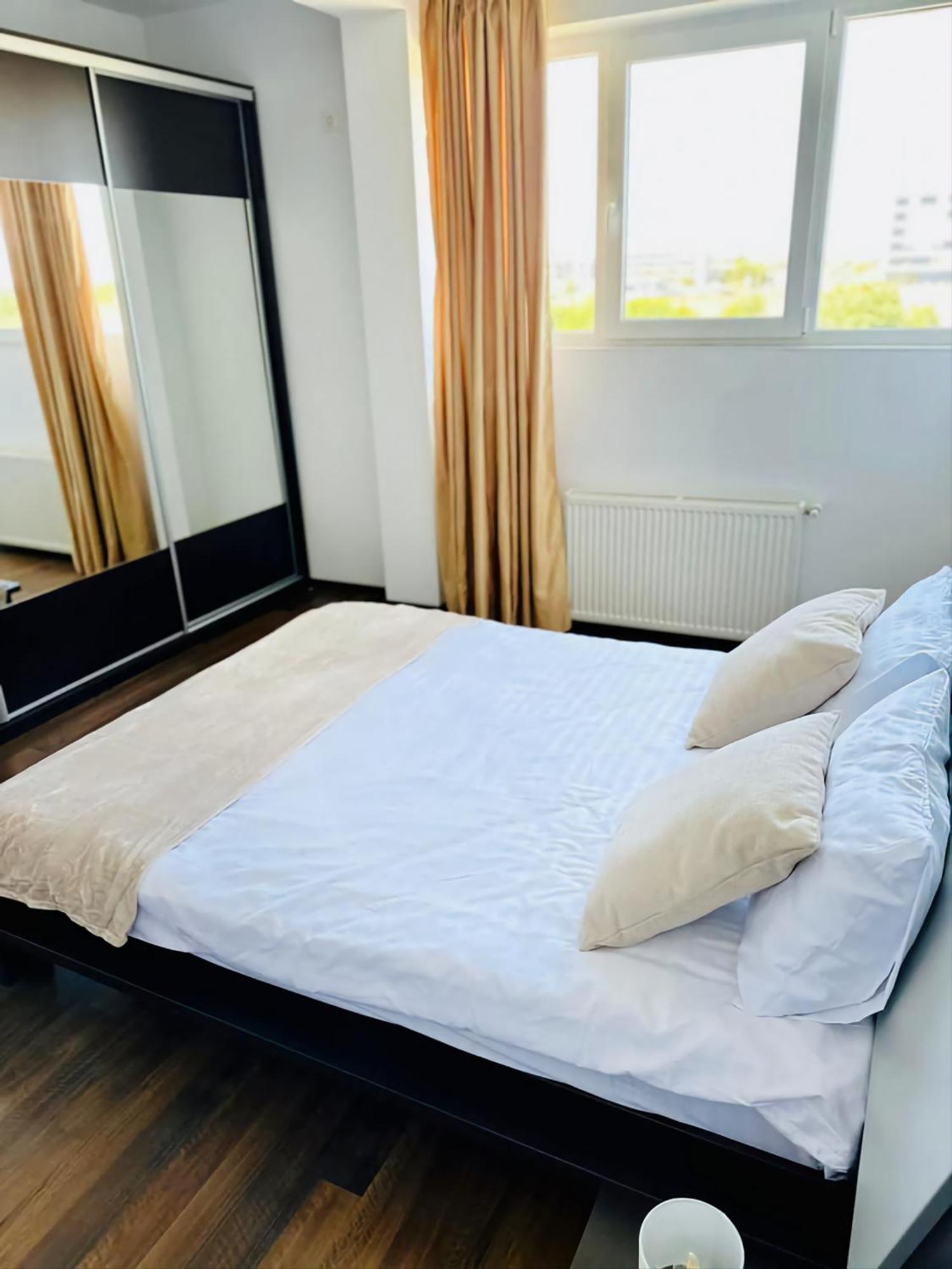 Moon Modern Apartment Bucharest