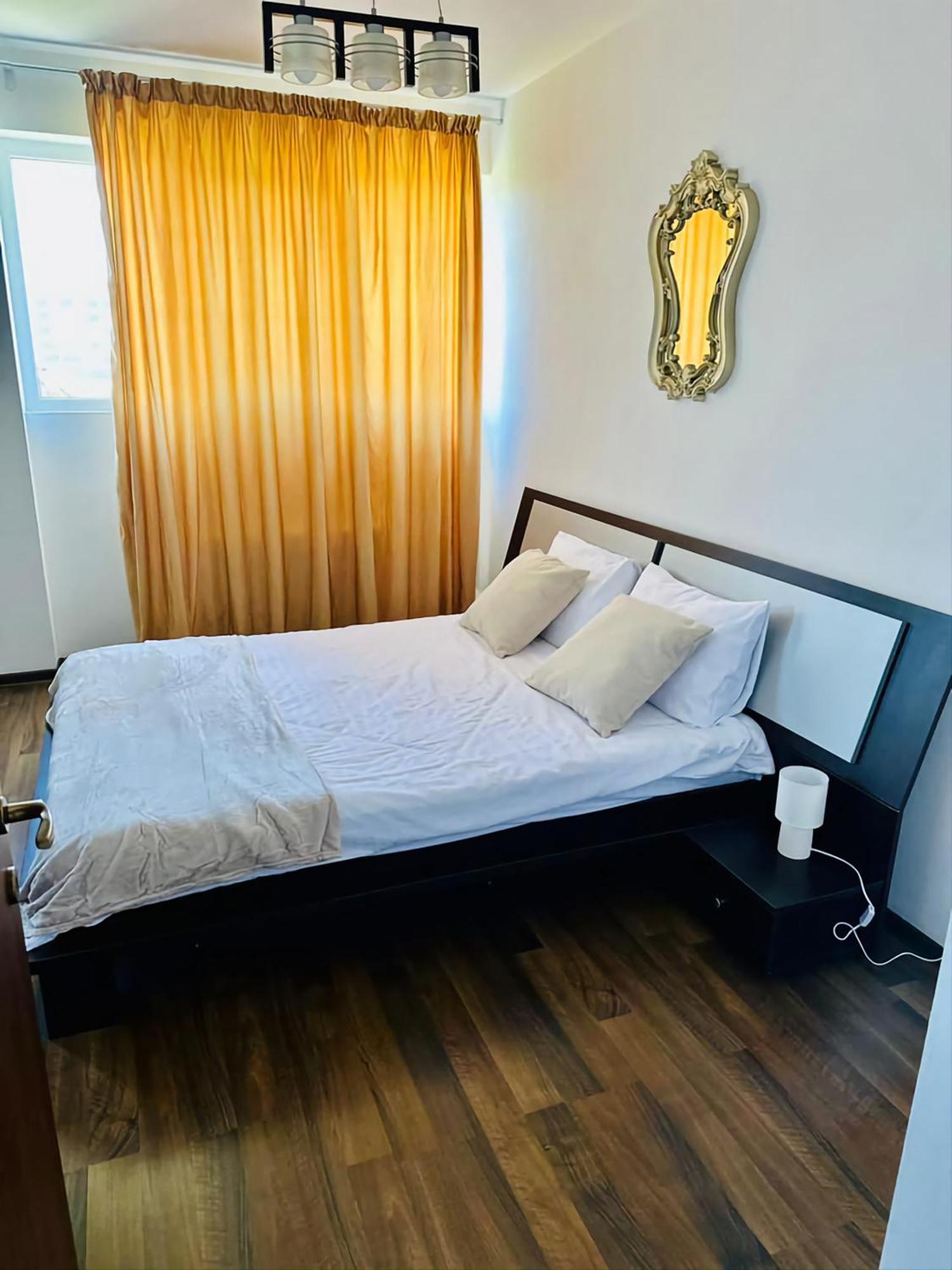Moon Modern * Bucureşti