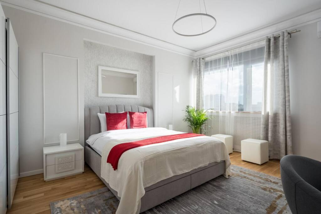 Apartment Superb Views 3br Midtown Flat - 3 Balconies