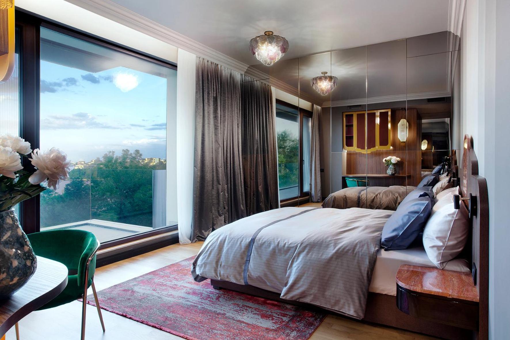 Room12 House