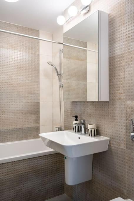 Apartment Greenwich I Double Studio With Private Parking *