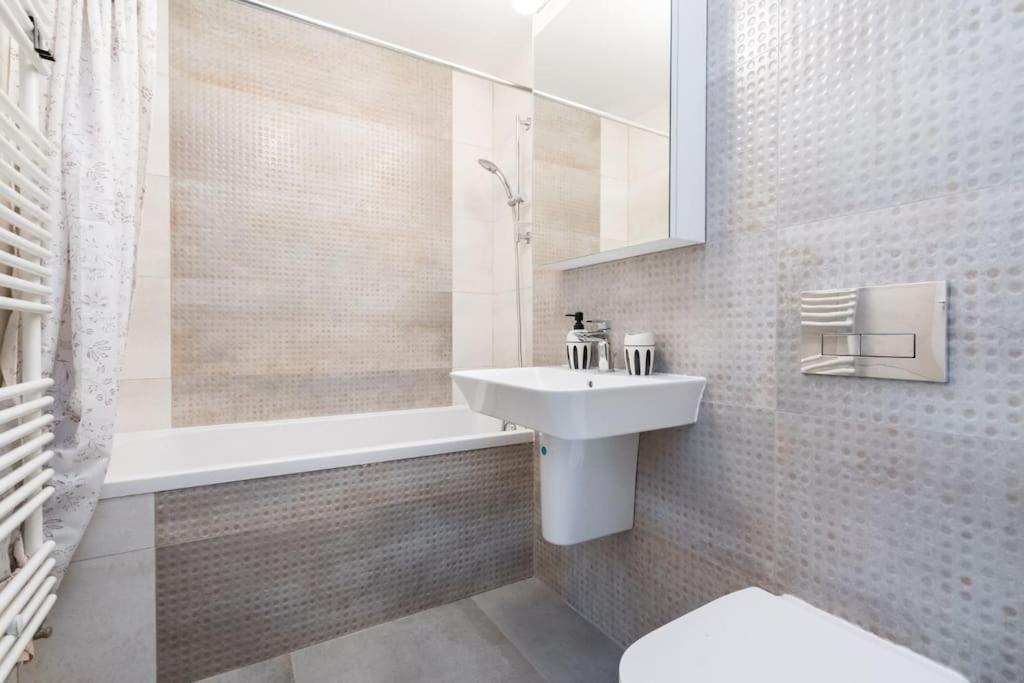 Greenwich I Double Studio With Private Parking Apartment
